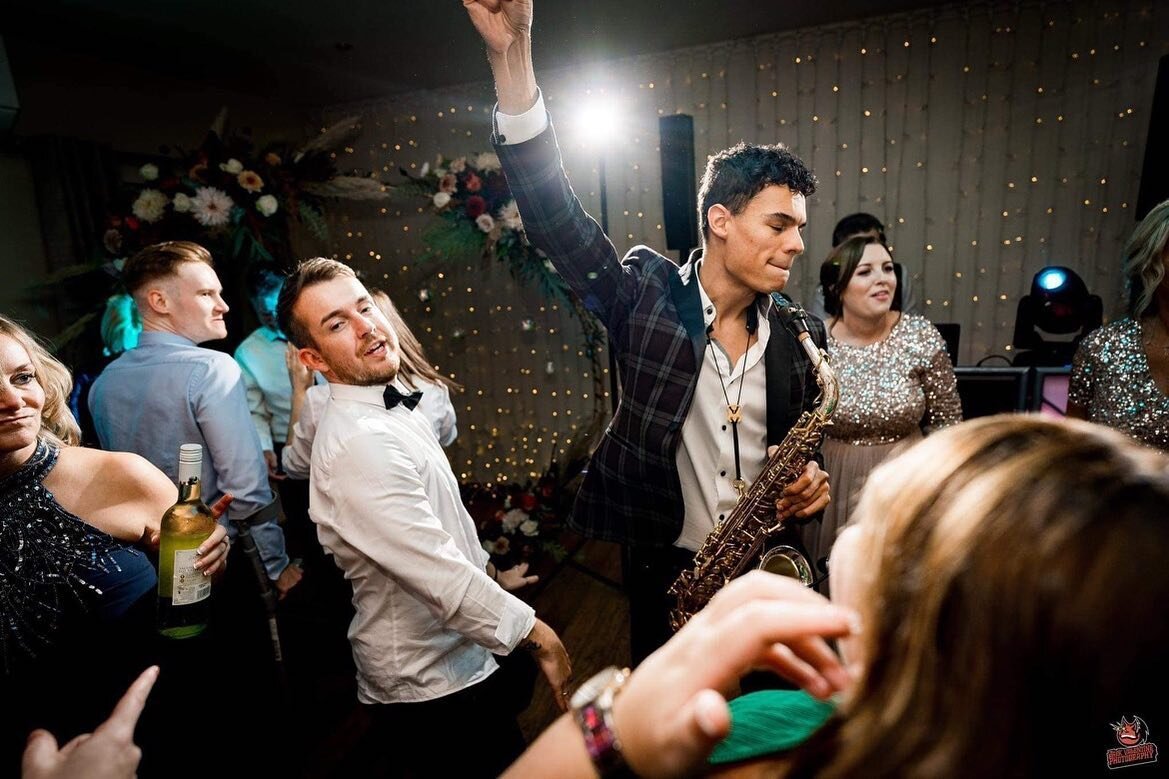 Who needs a glass for wine anyway? @ryansmithweddinghost 
#dj #sax #wine #dance #party #wedding