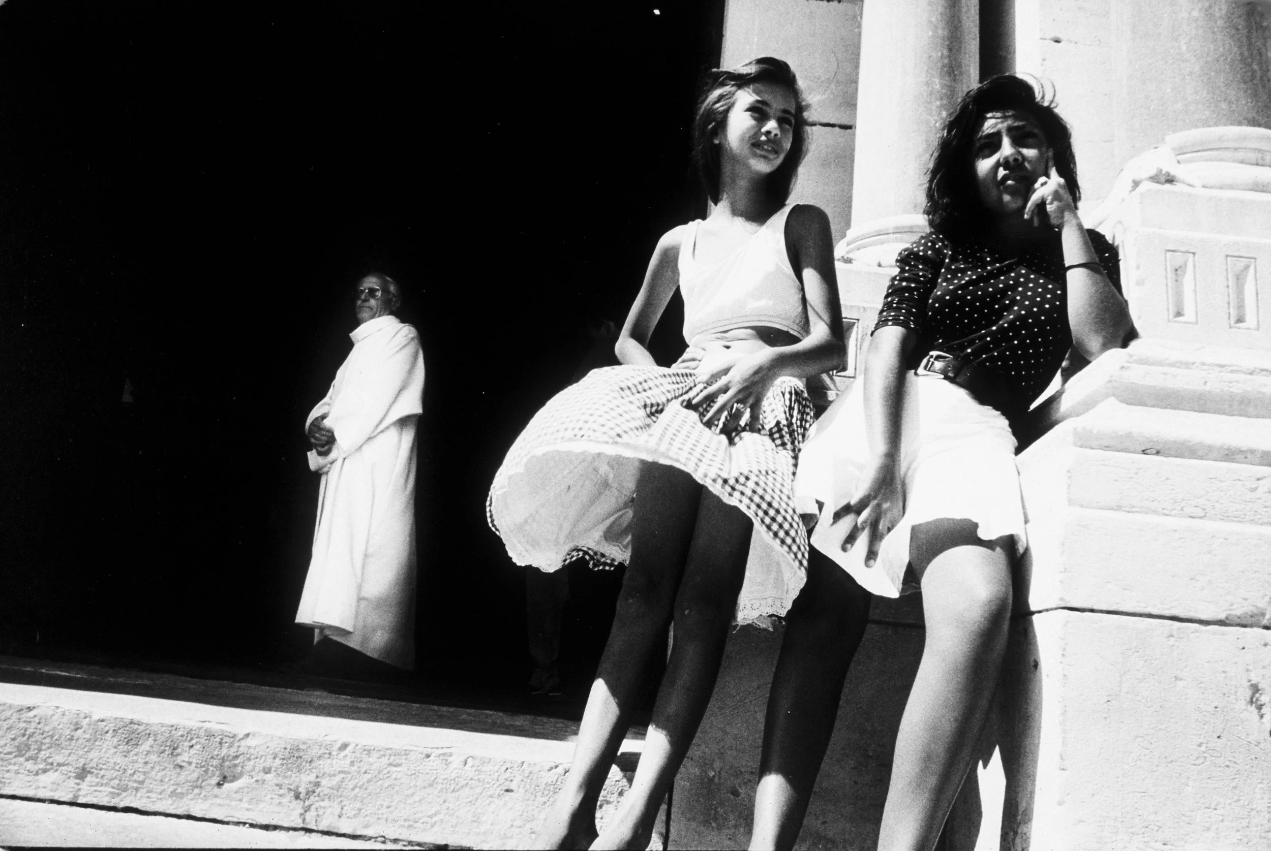 Nimes priest skirt.jpg