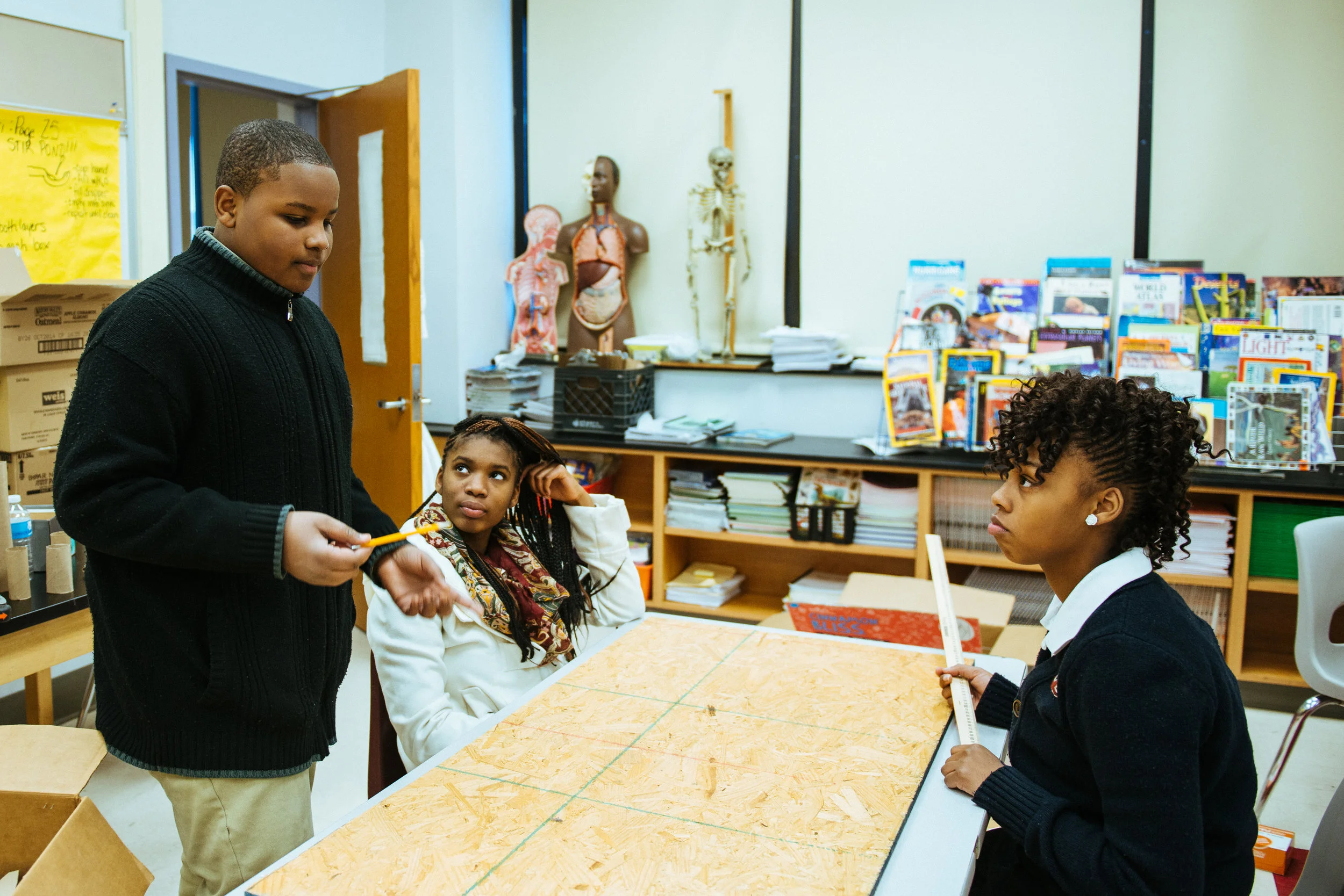 Supporting middle school students as they learn design thinking by modeling future cities...