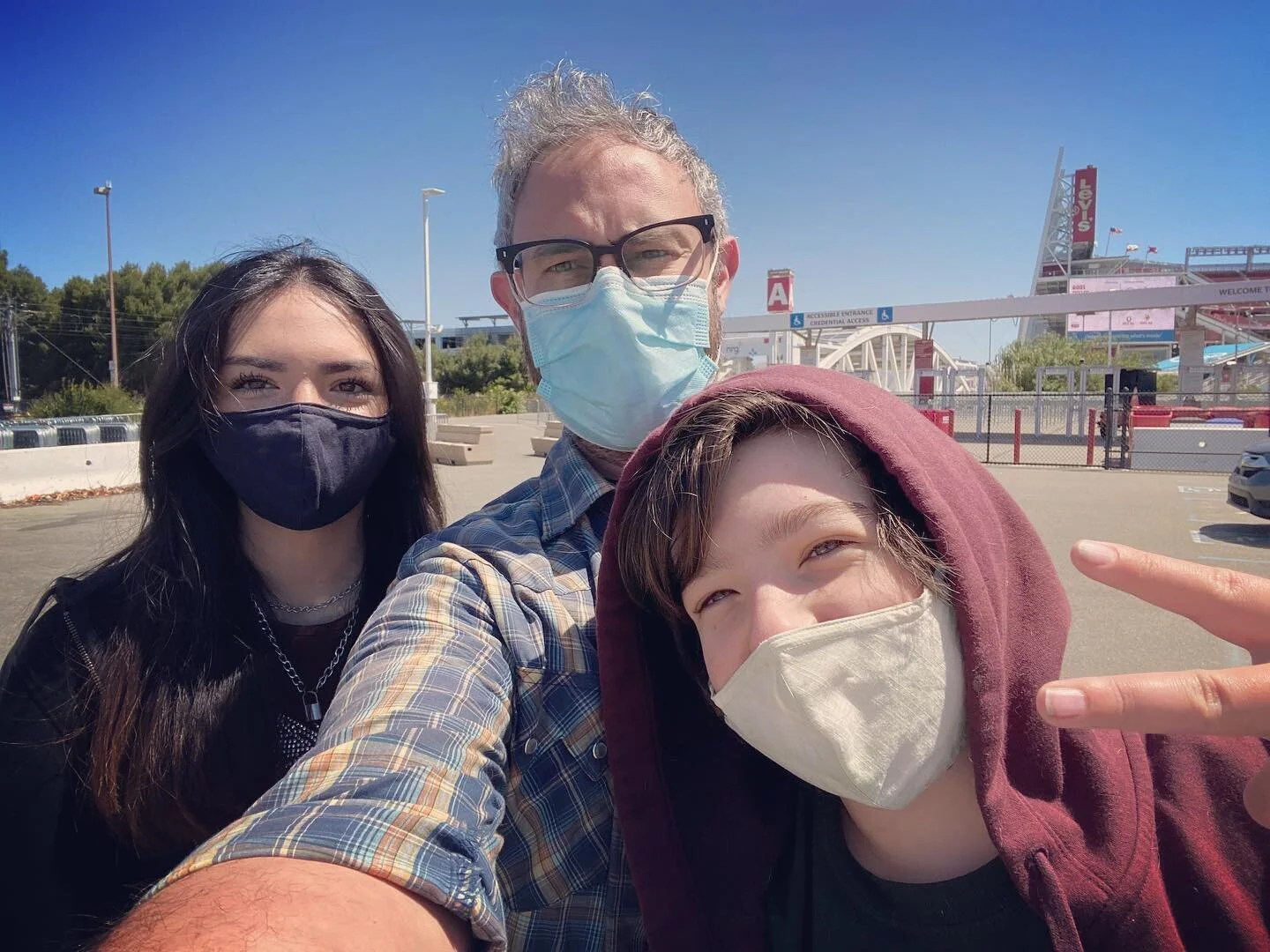 Shot to the heart&hellip;Pa (@ichihahn ) went and took the kids (@_ellaaa_jade_ ) for their 5G upgrades. We&rsquo;ll survive this apocalypse yet!