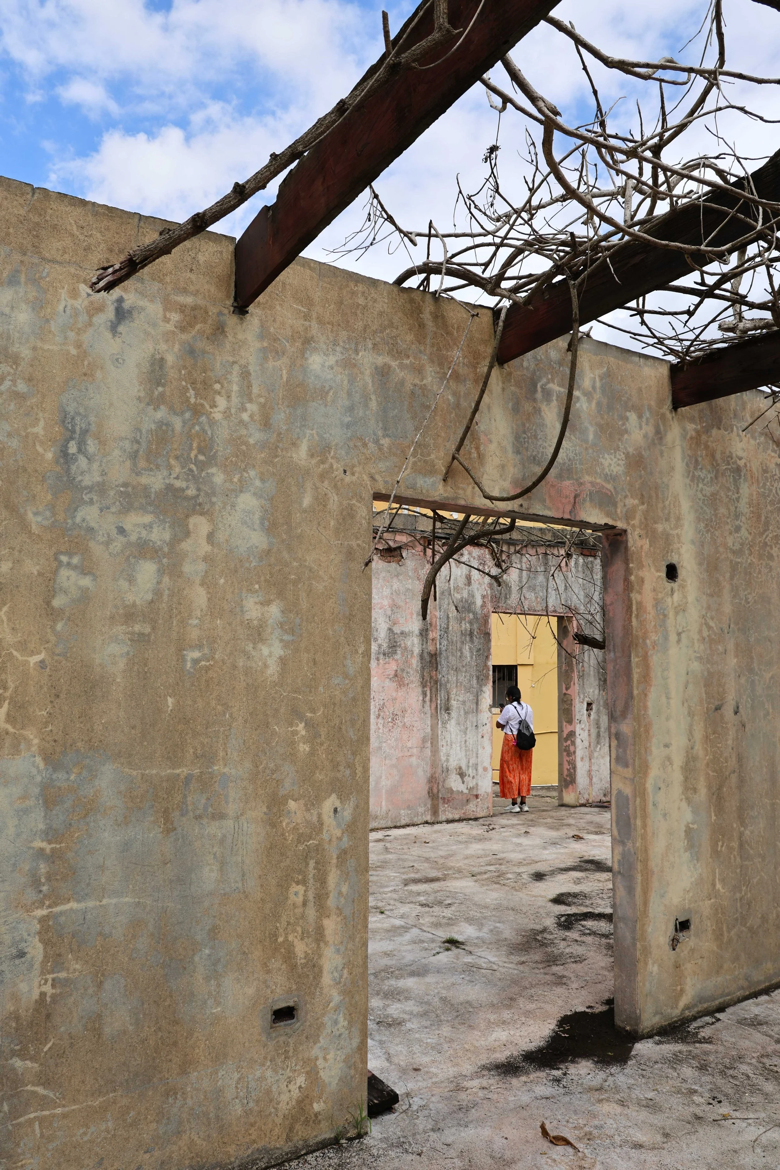 Roofless doorway2.jpg