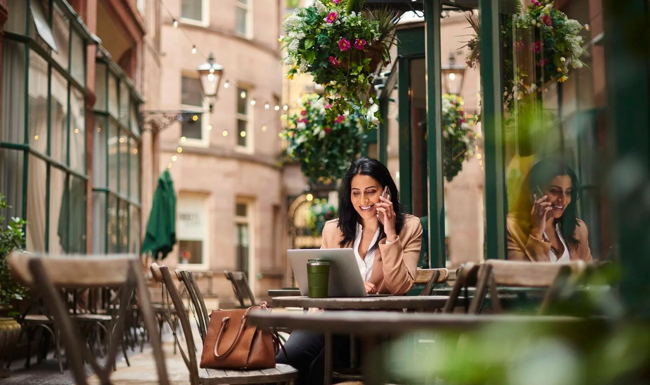 business-coffee-stop-1661682339_4104x2431 (1).jpg