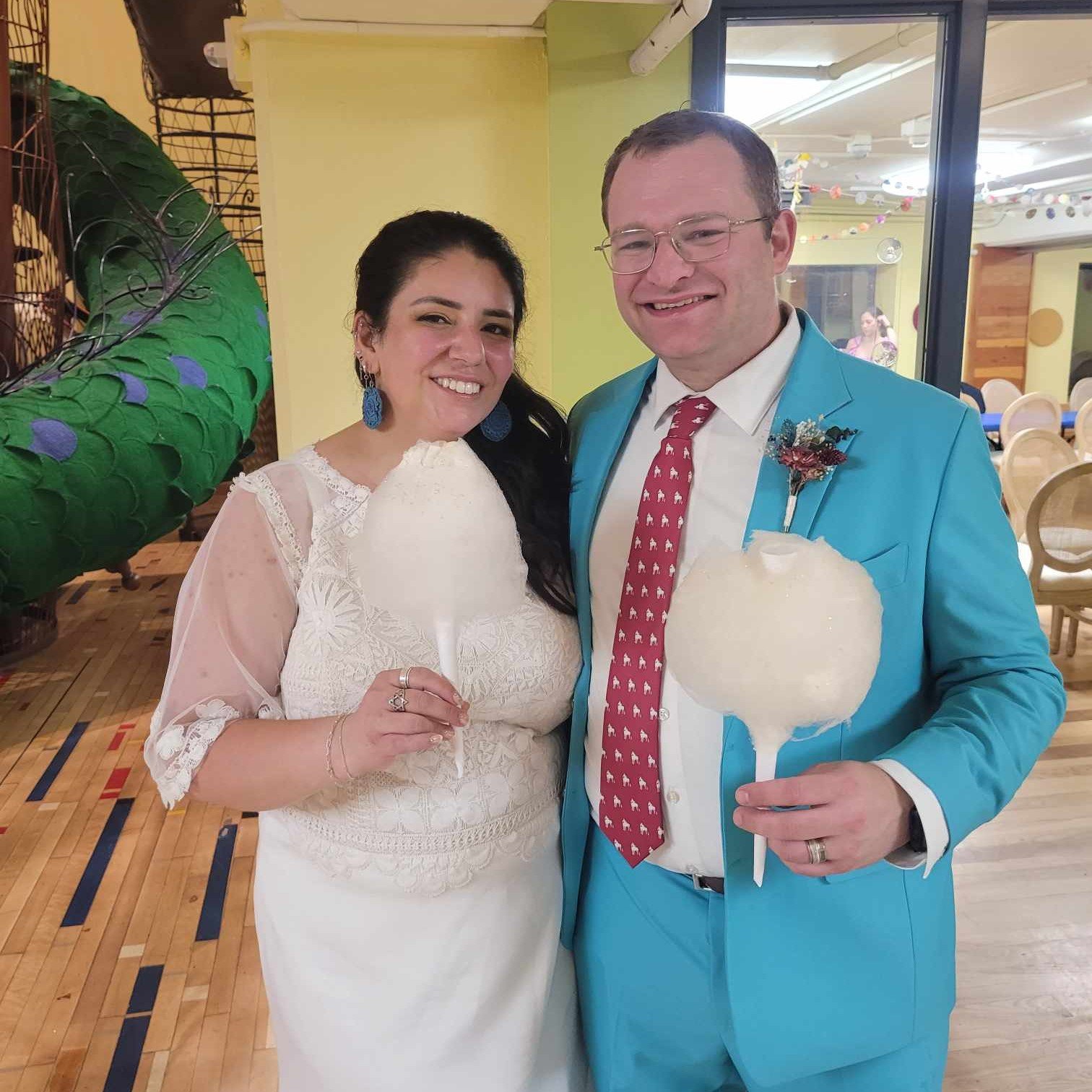 We had so much fun celebrating at the Madison Children's Museum  @playatmcm with David and Molly!  This is one of our favorite venues to twirl cotton candy because we love how it fits the whimsical and adventurous vibe of the place. 

Thanks for lett