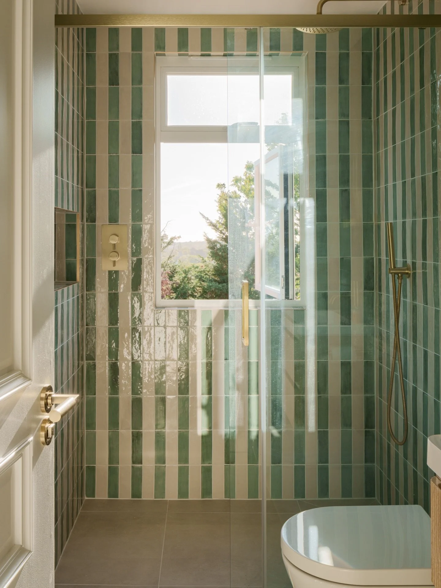 Guest bathrooms don&rsquo;t need to be boring! 

A loft conversion with a statement design, we wanted to work with the environment, that this house set up on a hill, trees in the background filled with the sound of birdsong!

Vertical glass tiles to 