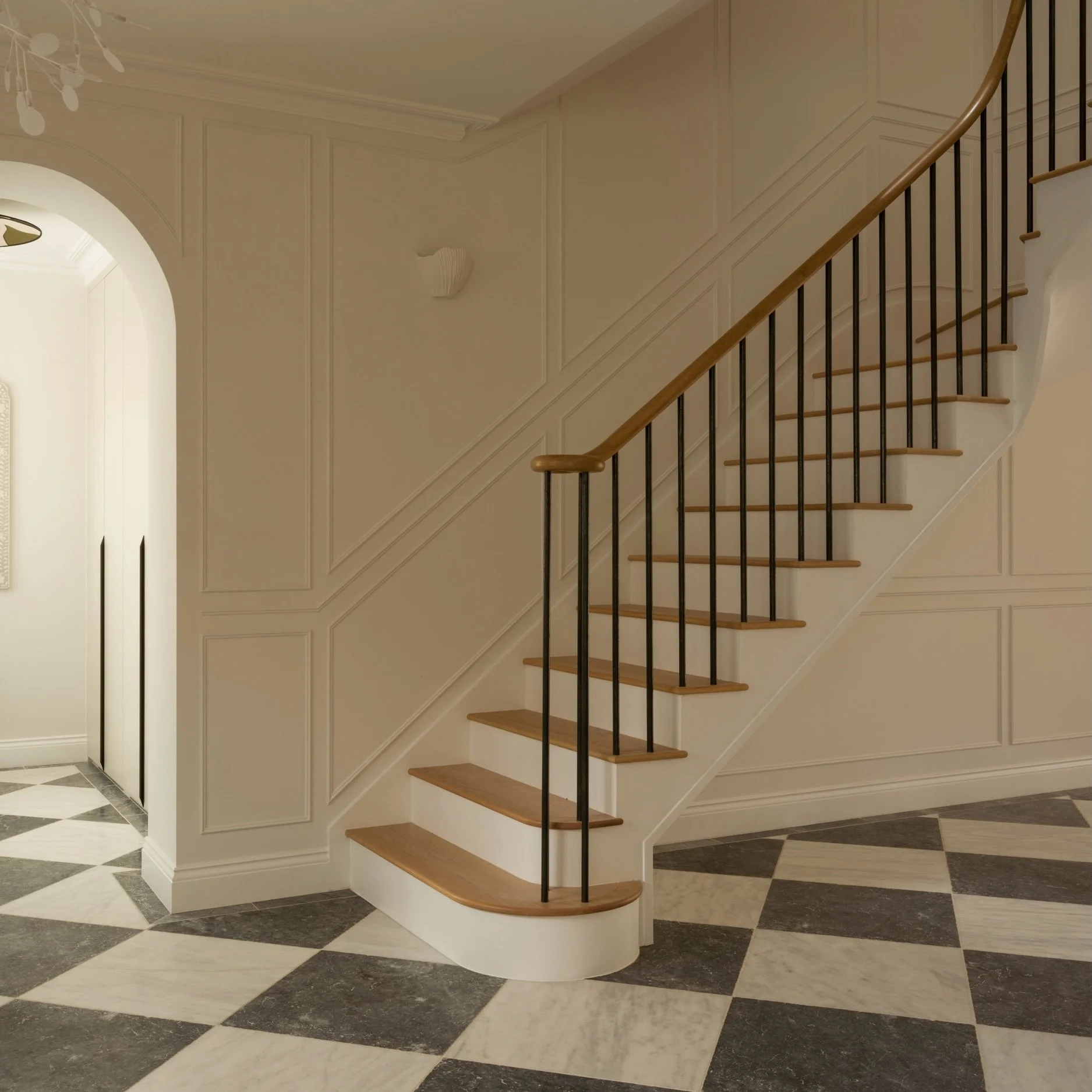 Panelling gets labelled as traditional a lot. 
We disagree.

We use it in period homes, modern houses, clinics, minimal spaces&hellip;

Sometimes full detail, colour drenching for maximum effect. Sometimes just simple wall frames or low level dado.

