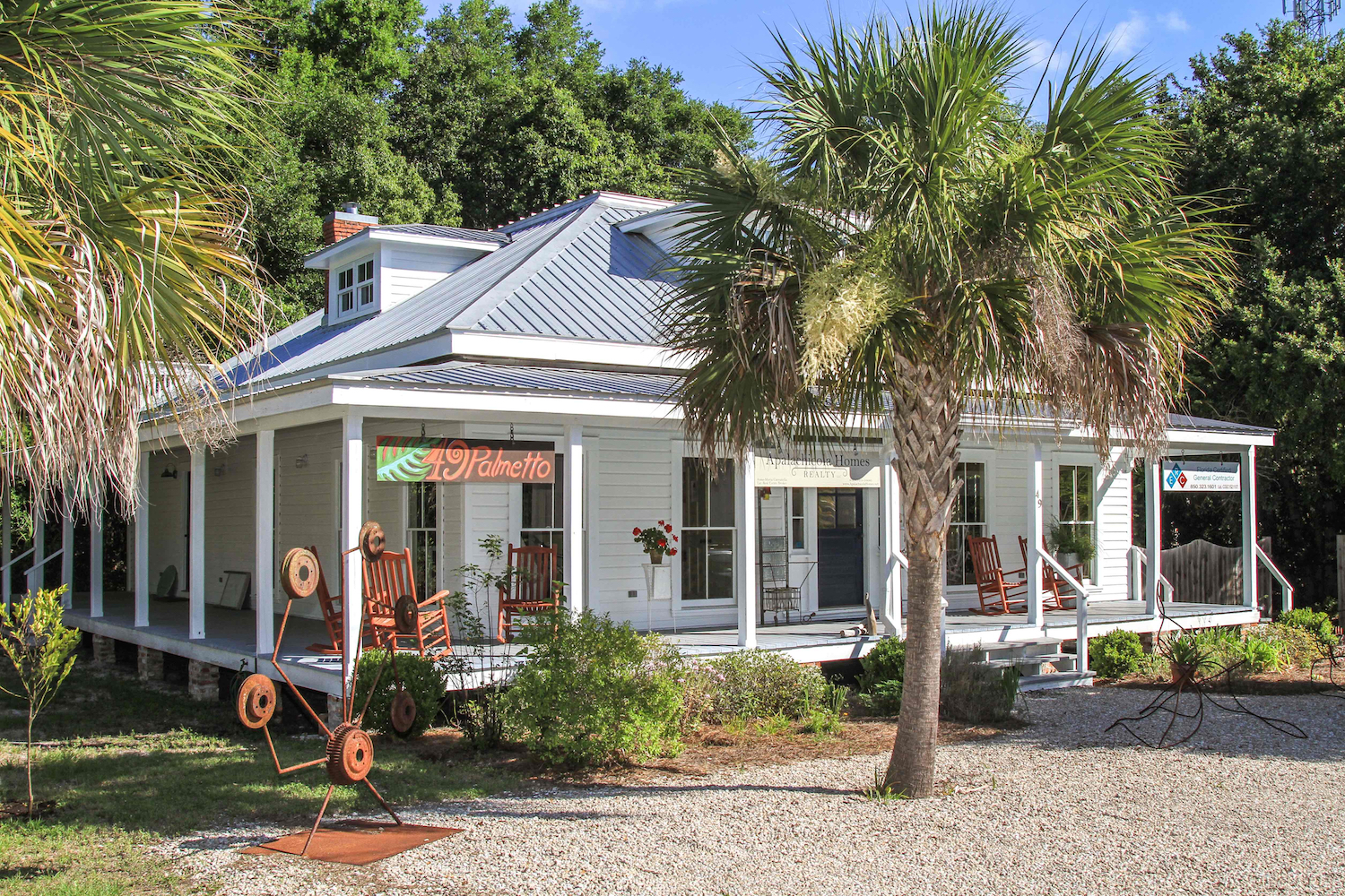 Outside view of 49 Palmetto. The Flat is the entire second floor.