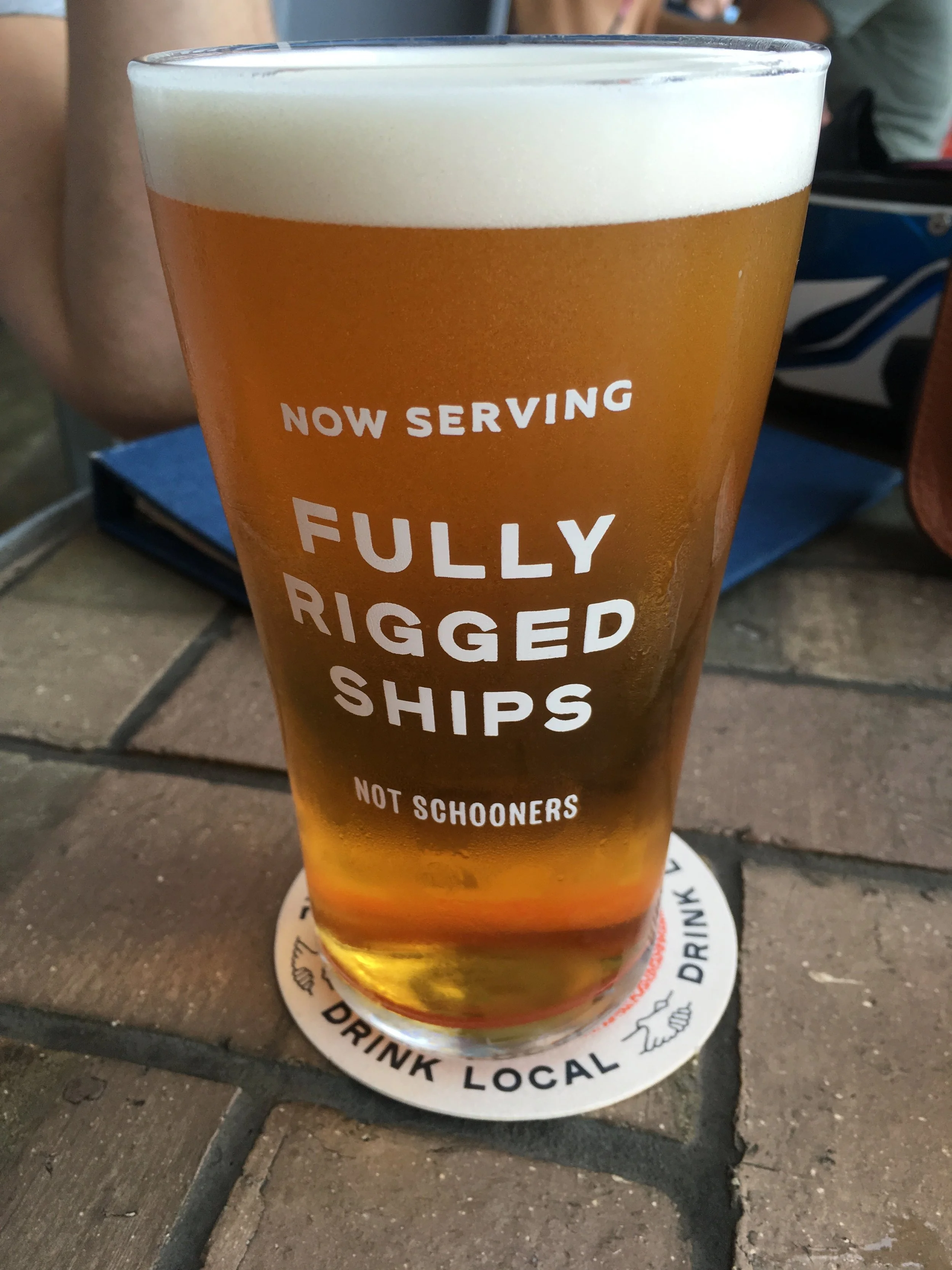A " schooner " refers to Australia's typical beer size with a capacity of 285 ml. 
