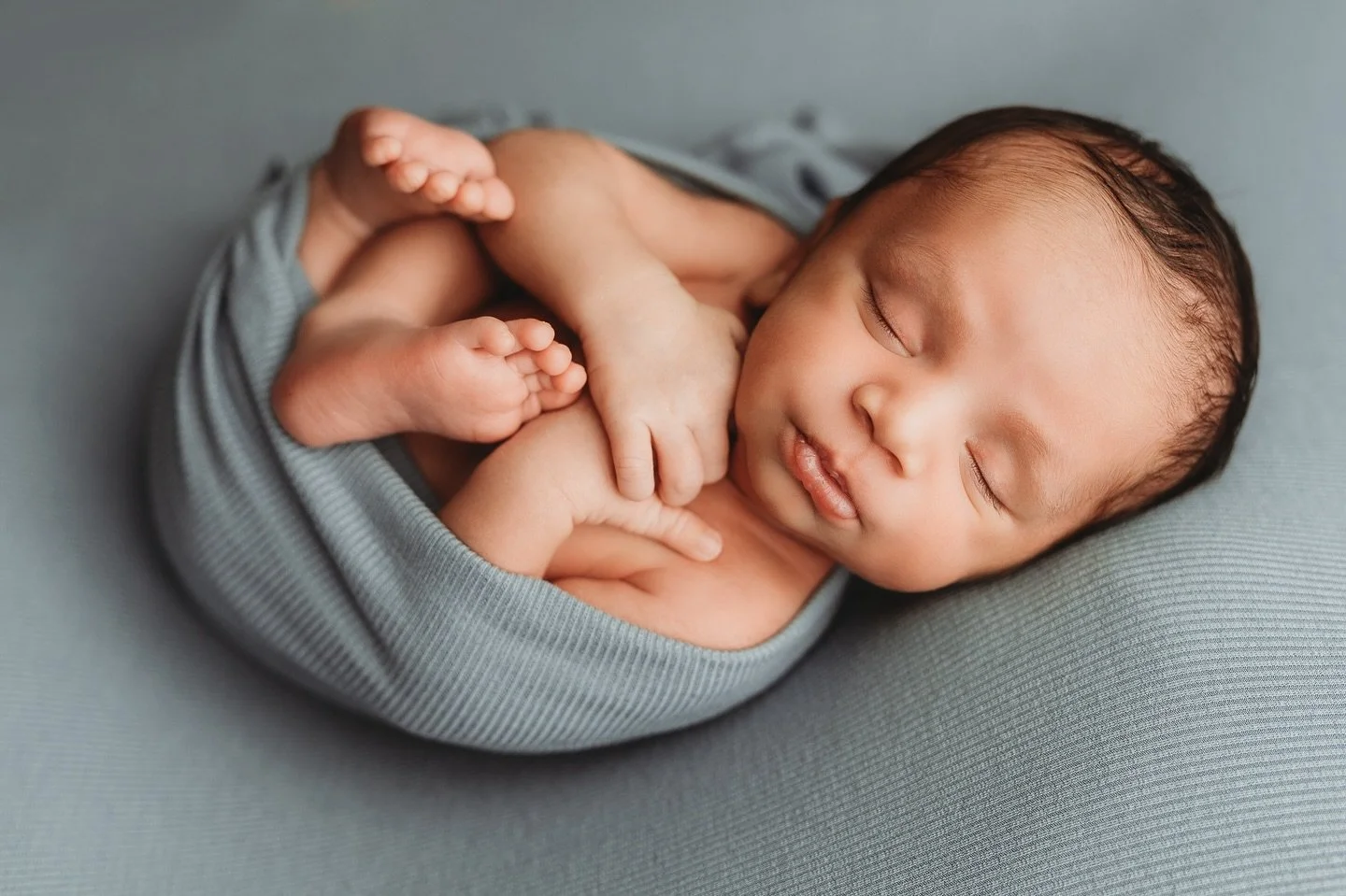 Feels like fall out!!! I hope everyone is enjoying their Sunday. I am prepping for a baby then I&rsquo;m off  to the field for more fall minis this evening ! 🩵🩵🩵