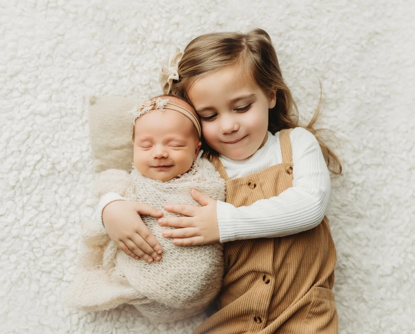 It&rsquo;s National Hugging Day 🤍
And there&rsquo;s nothing more precious than a newborn baby girl wrapped up in her sister&rsquo;s arms with the promise of a lifetime of love, protection, and shared secrets&hellip; starting with the very first hug.