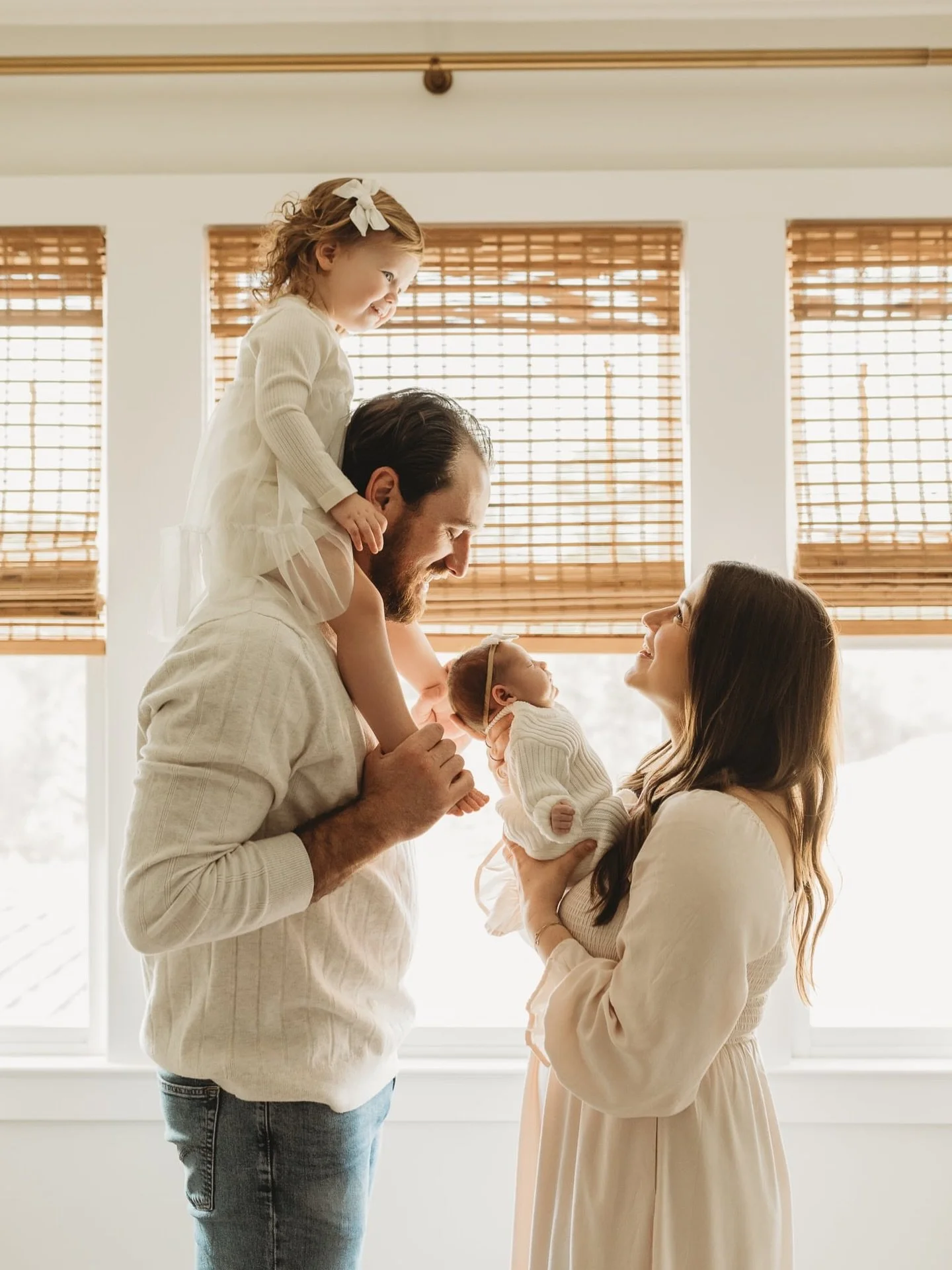 This season won&rsquo;t last forever&hellip;but the photographs will.
A growing family, captured right in the middle of the magic. 🤍🤍🤍