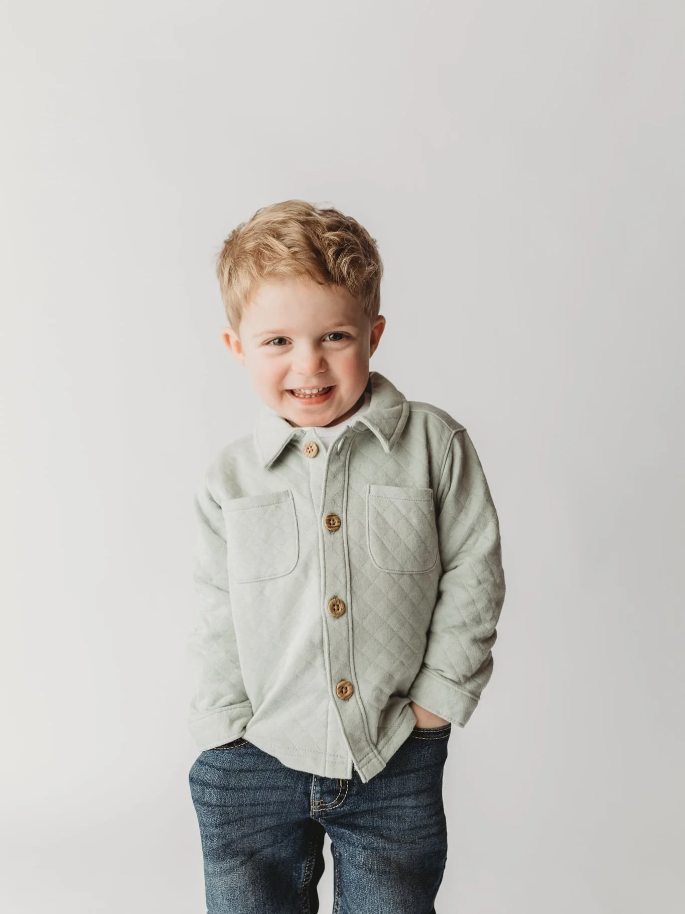 This is THREE!! Full of personality and cuteness that deserves to be documented 🩶