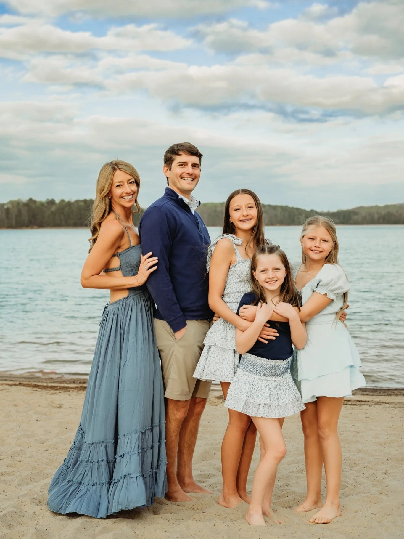 Due to popular demand, more Lake Beach Minis have been added ! 
Link in bio to book!