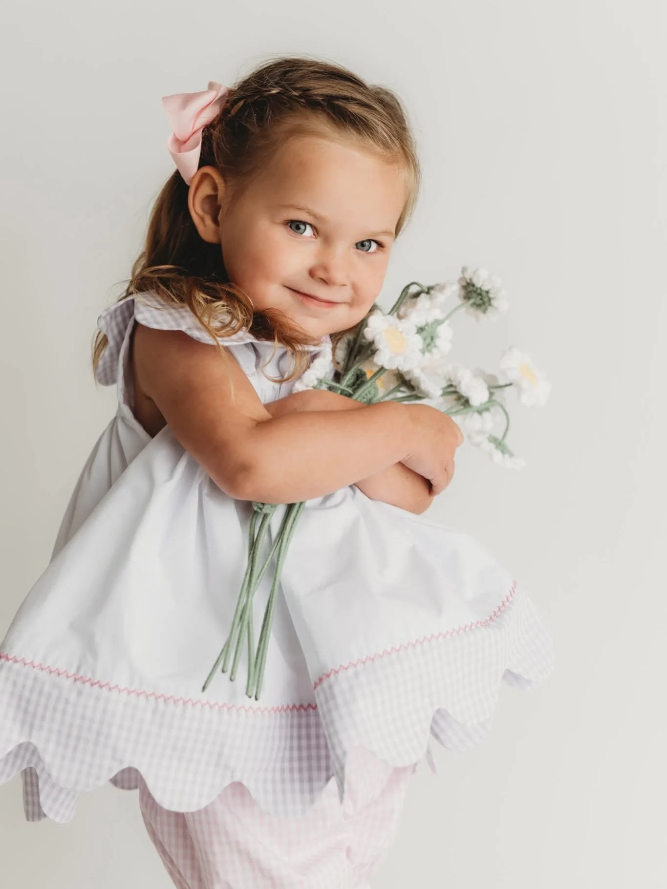 The sweetest three year milestone session 🤍🌸🌼