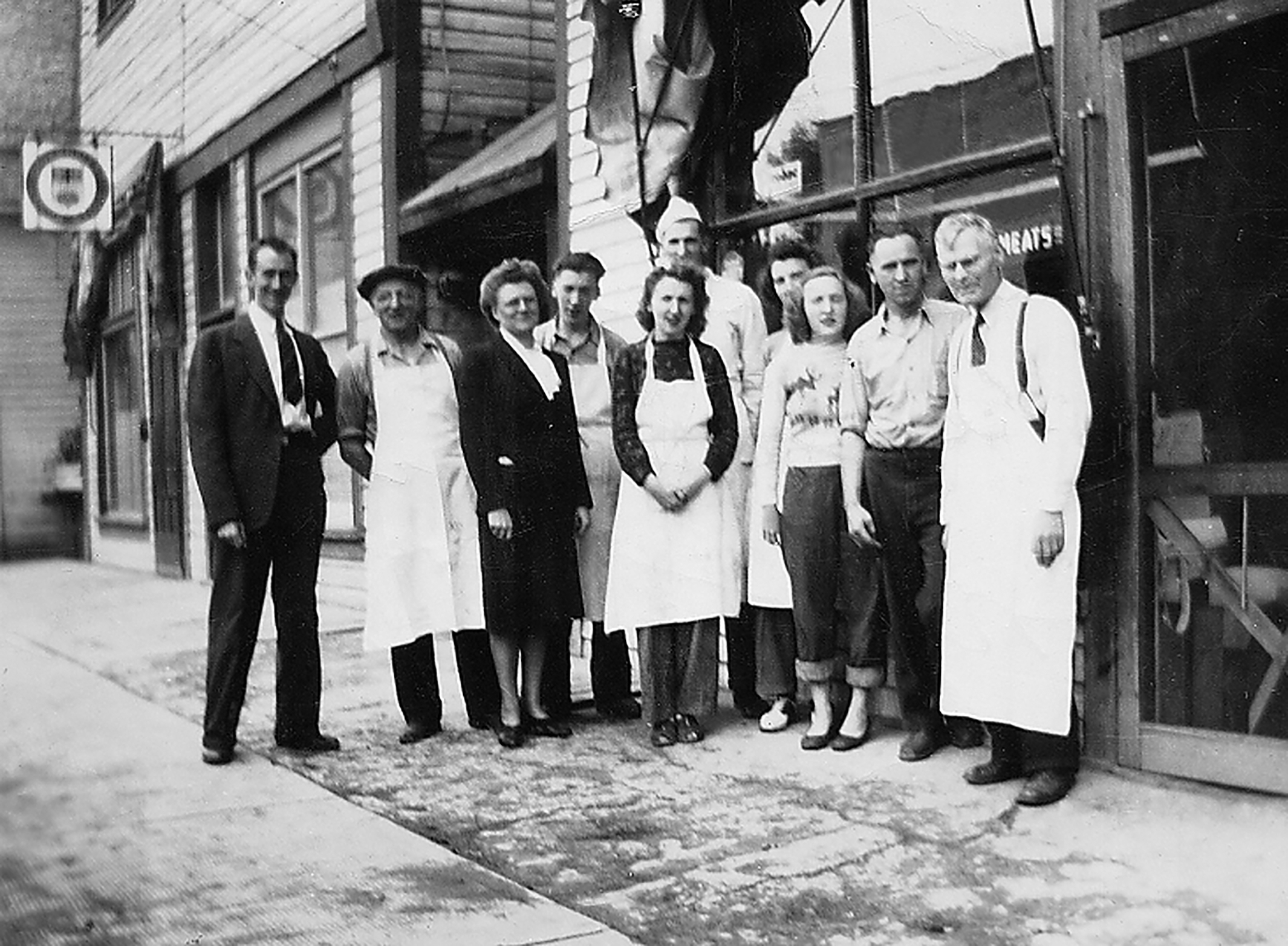  Dick Askew, 2nd from left with employees and family members: Mac Drage, Gwen Drage, Don, Marjorie, David, Marion and Doreen Askew, Mike Bodner and Fred Lee in front of the alexander location in the late 40’s. 