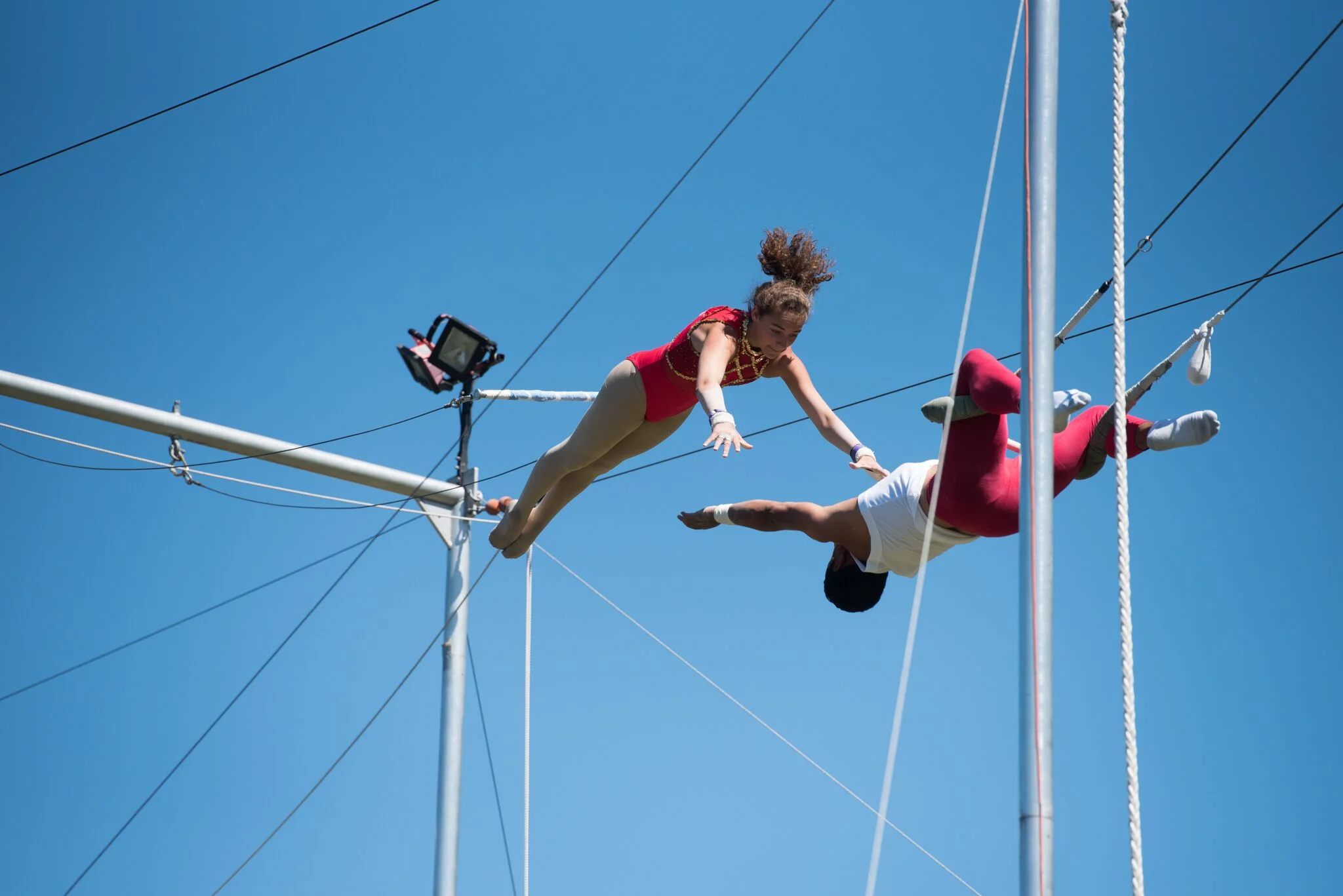 CrdiGRwQAWLIV7M0ewBJ_Trapeze catch.jpg