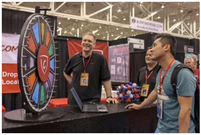 As this photo from the COMC Blog shows, Founder and CEO Tim Getsch was available at the National to discuss questions from collectors.