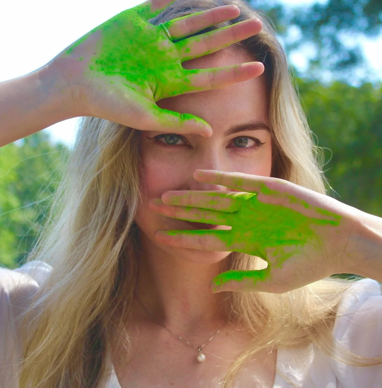 ✨ A splash of color to start the week 🎨💚💙
Just got these shots back from a fun creative shoot a few weeks ago ✨
📸: @colored_by_caroline_