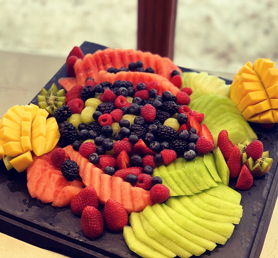 springen havik Ventileren Fresh Fruit Display - Party Platter - Per person (Min. 15) — Bella Tahoe  Catering & Deli