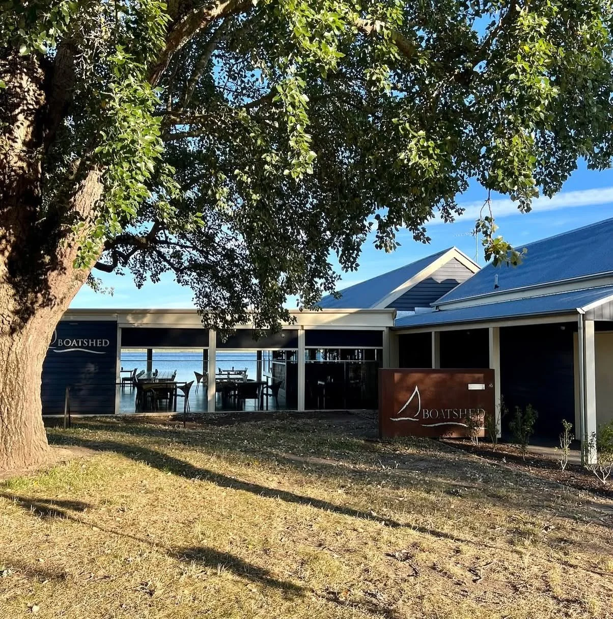 We&rsquo;re all set for summer! ☀️

The Boatshed is now open 7 days a week, 8am till late..... that&rsquo;s breakfast, lunch, dinner and everything in between. 🍹

Lakeside days and long summer nights &mdash; we&rsquo;re here for it. ☀️🍸😍

#ballara