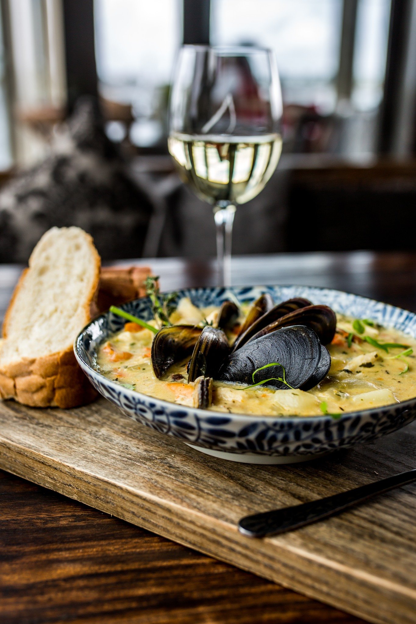 Just loving this &ldquo;almost-summer&rdquo; Ballarat weather&hellip;

But on the flip side, our Seafood Chowder is still very much delivering the goods.
Perfect for those classic Ballarat evenings when the month says almost summer but the temperatur