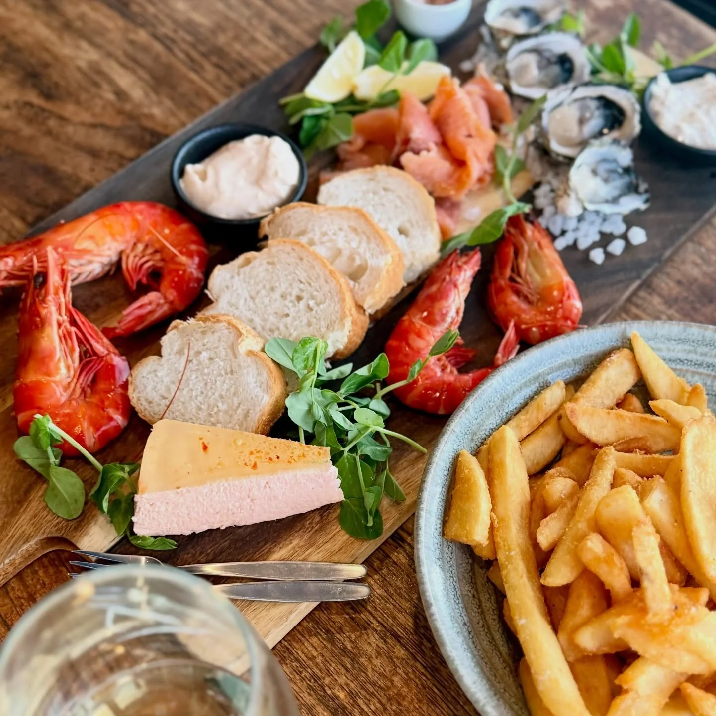 Weekends are made for seafood&hellip; especially long weekends 😍

If you&rsquo;re heading out to enjoy the beautiful Begonias, make a day of it and stop by afterwards. Our Seafood Board is the perfect choice when you&rsquo;re craving fresh flavours 
