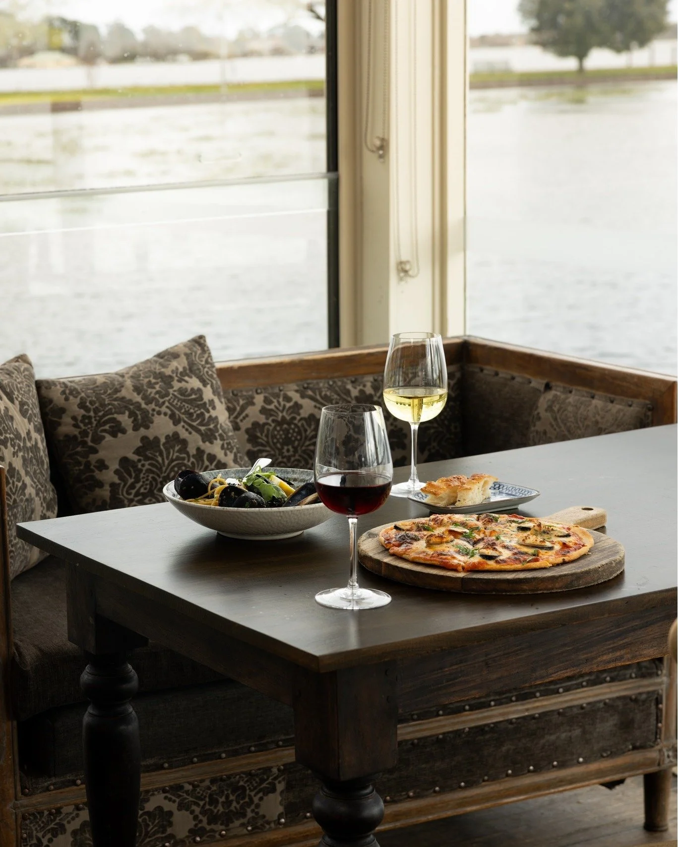 Sometimes dinner doesn't need to be fancy. ✨

Just good food, a chance to unwind and THAT view. 🌅

Because sometimes the simplest evenings are the best ones.

#ballarat #ballaratintheknow #visitballarat