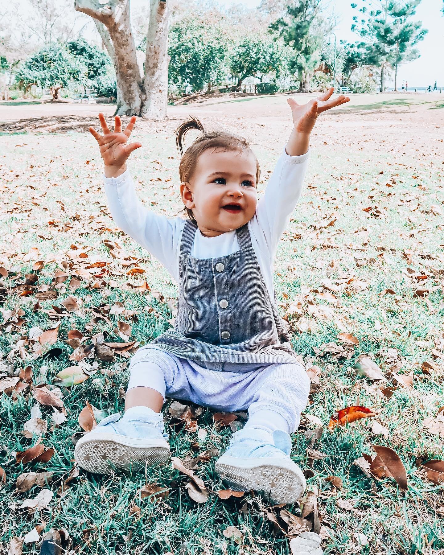 Wind in the air and leaves in her hair 🍂🍃 Swipe to see our little adventurer in her element 😍 One thing I love about babies/toddlers is how inquisitive and adventurous they are. They find beauty and happiness in the little things. They love gettin