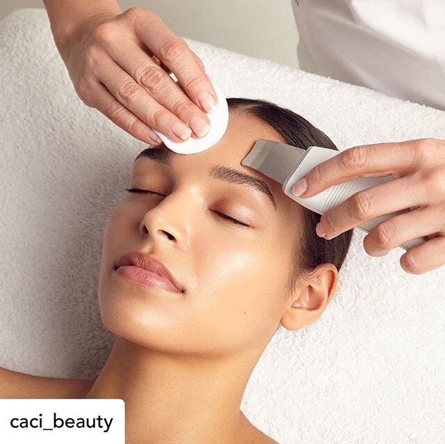 You know all the tools we use in our skin treatments? This one is the ultrasonic blade, we use this in our CACI Ultimate Rejuvenation treatments and we have another similar tool that we use in our @dermalogica Services. So what does it do?... it emit