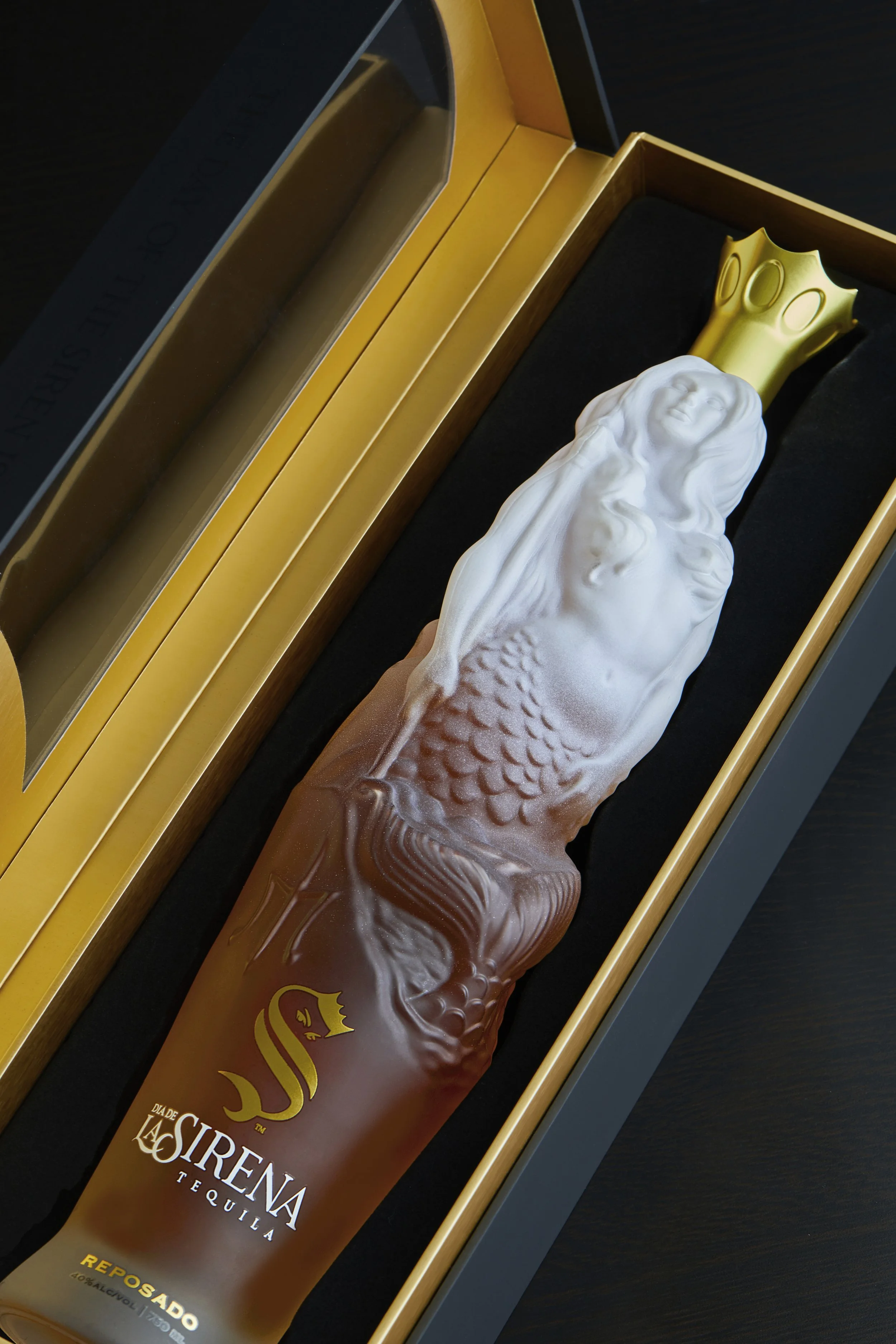 LaSirena-Bottle-in-Box-2.jpg