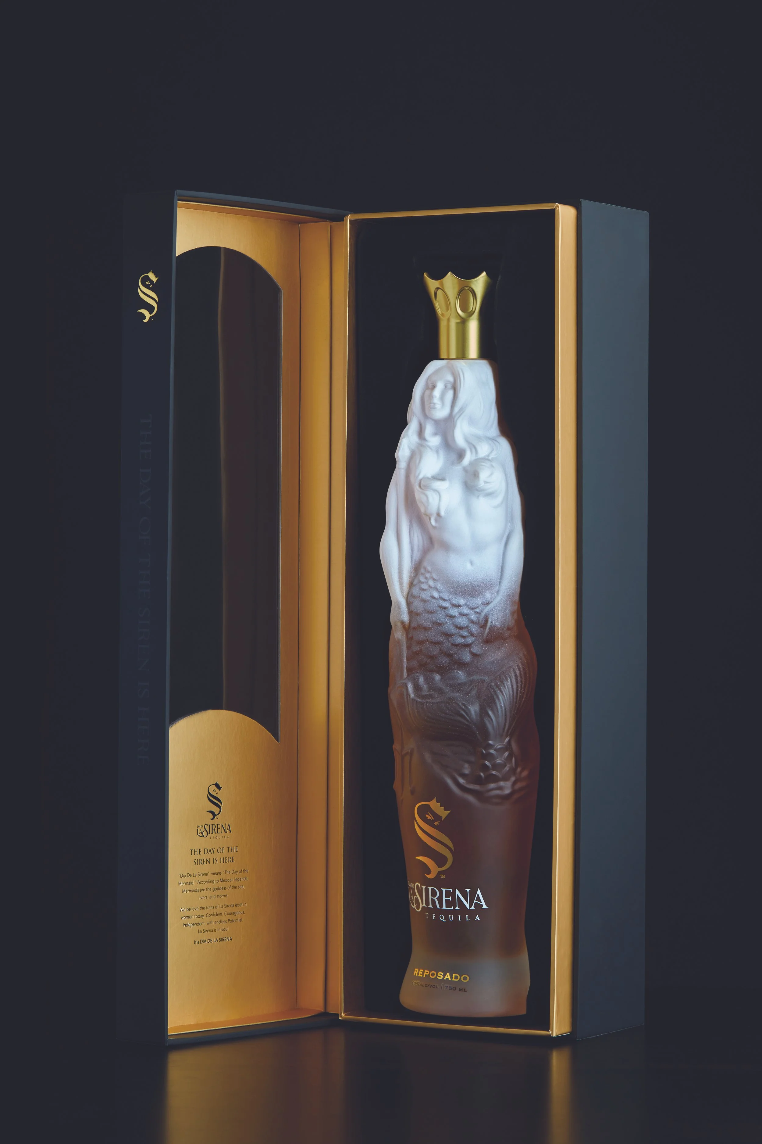 LaSirena-Bottle-in-Box-1.jpg