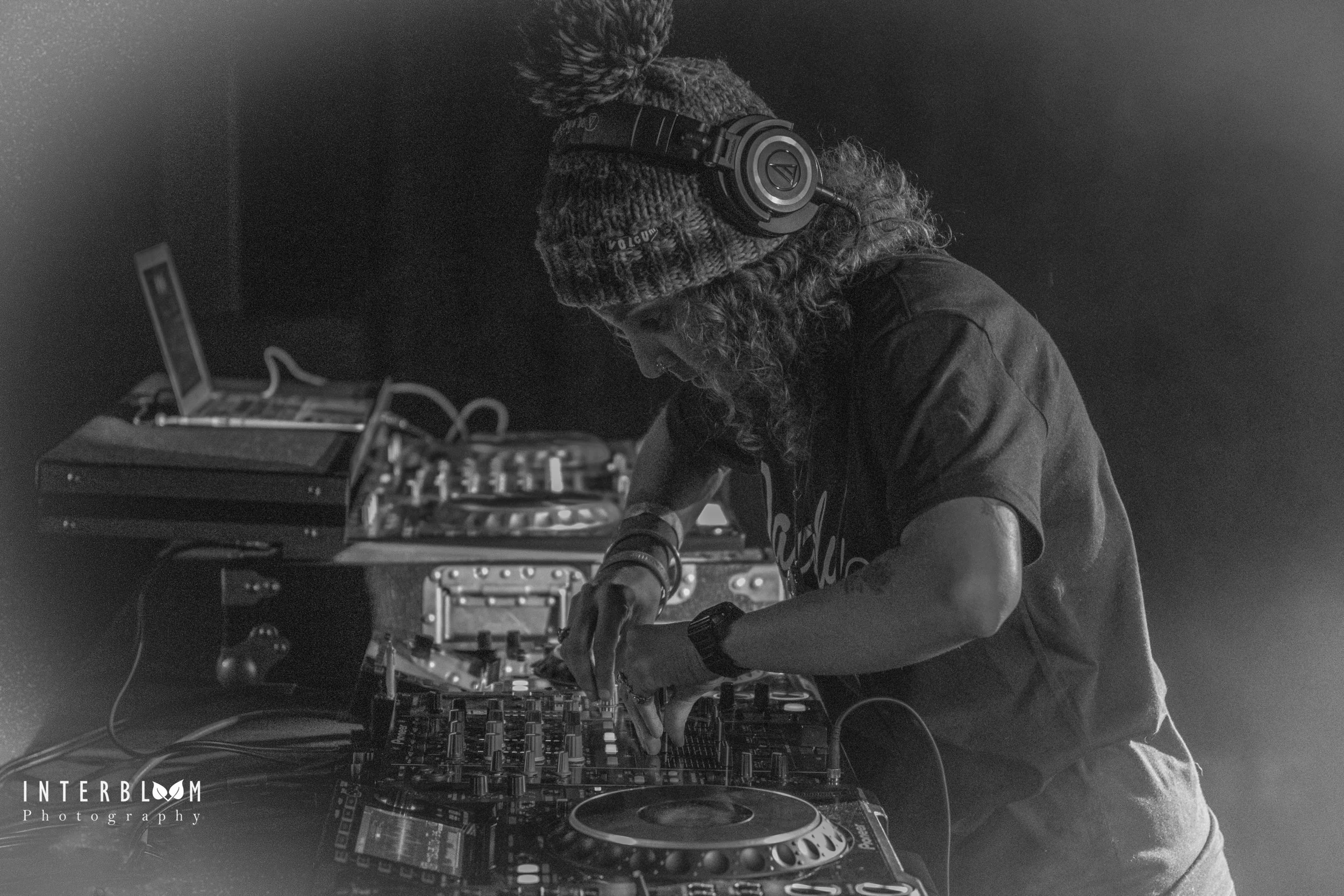Rave Booty On The Decks Photo Cred: Interbloom Photography