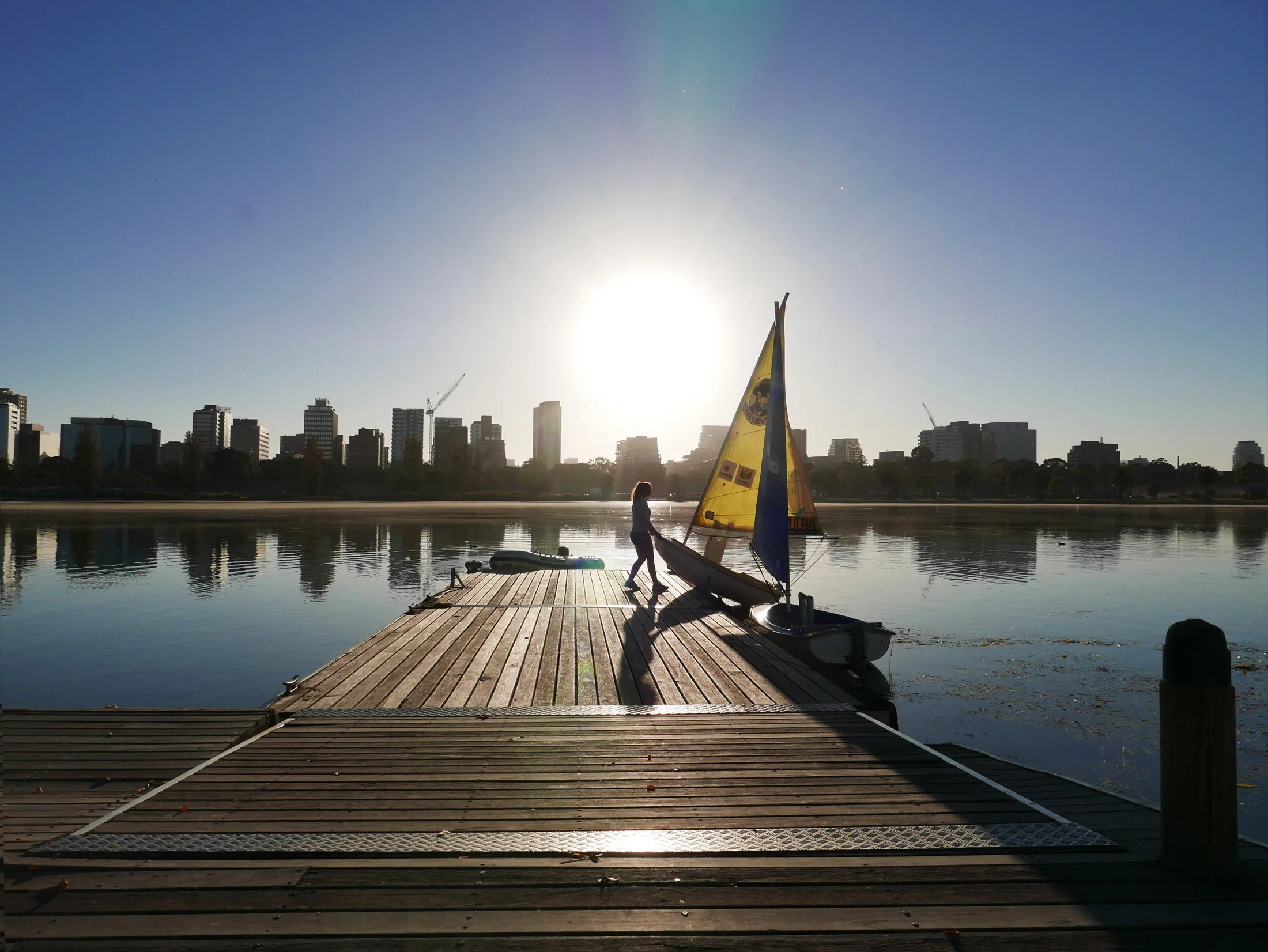 Sailing-sliding-boat-in-sunlight.jpg