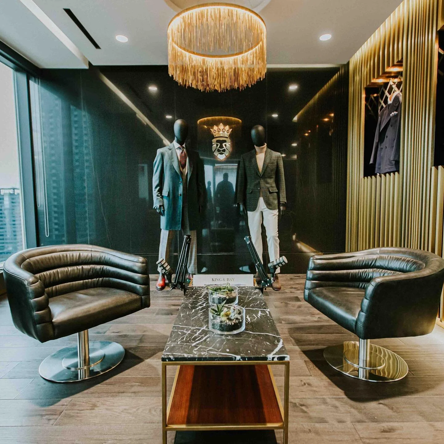 Proud to present our Production Pop Up here at @mykingandbay 

Inquire via DM or email: james@prcptn.com for any info!

Here is a 2 person podcast/interview setup, one of multiple shooting locations in the beautiful space here in the Brookfield Place