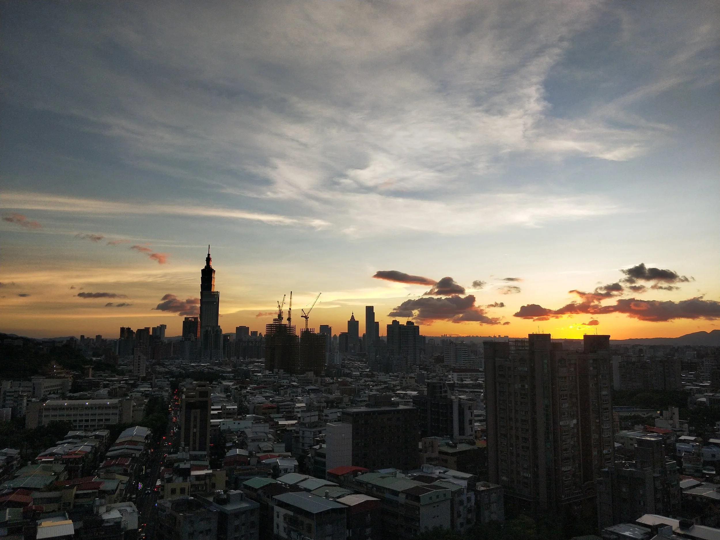 Taipei sunset 2.jpg