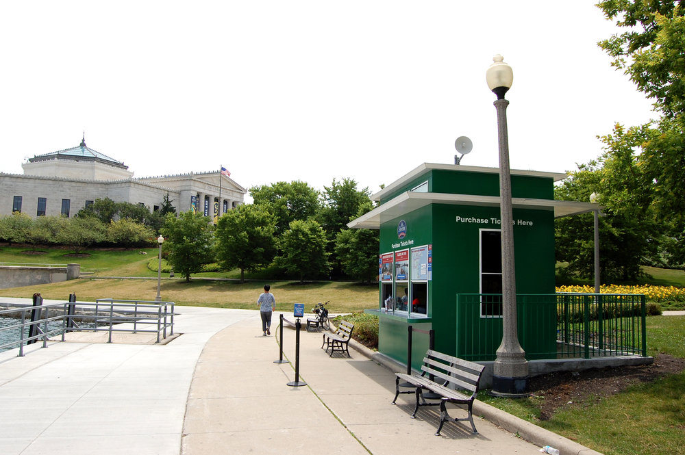 metal ticket booth at Museum Campus for Shoreline Sightseeing