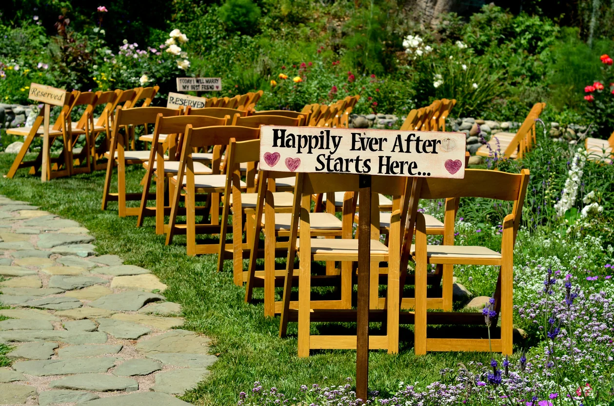 Happily-Ever-After-Starts-Here-178401477_1259x834.jpeg