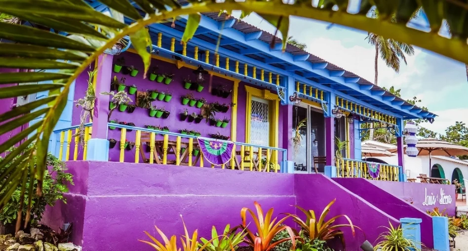 experience a taste of nawlins' at this classic coffeehouse located on west Bay Street just before you get to compass point. 