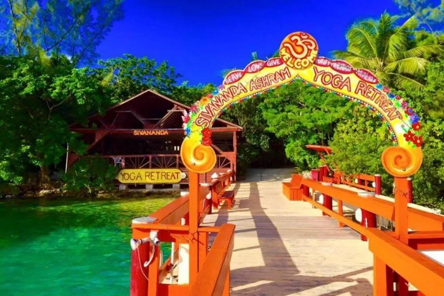 Entrance of the Sivananda ashram yoga retreat.
