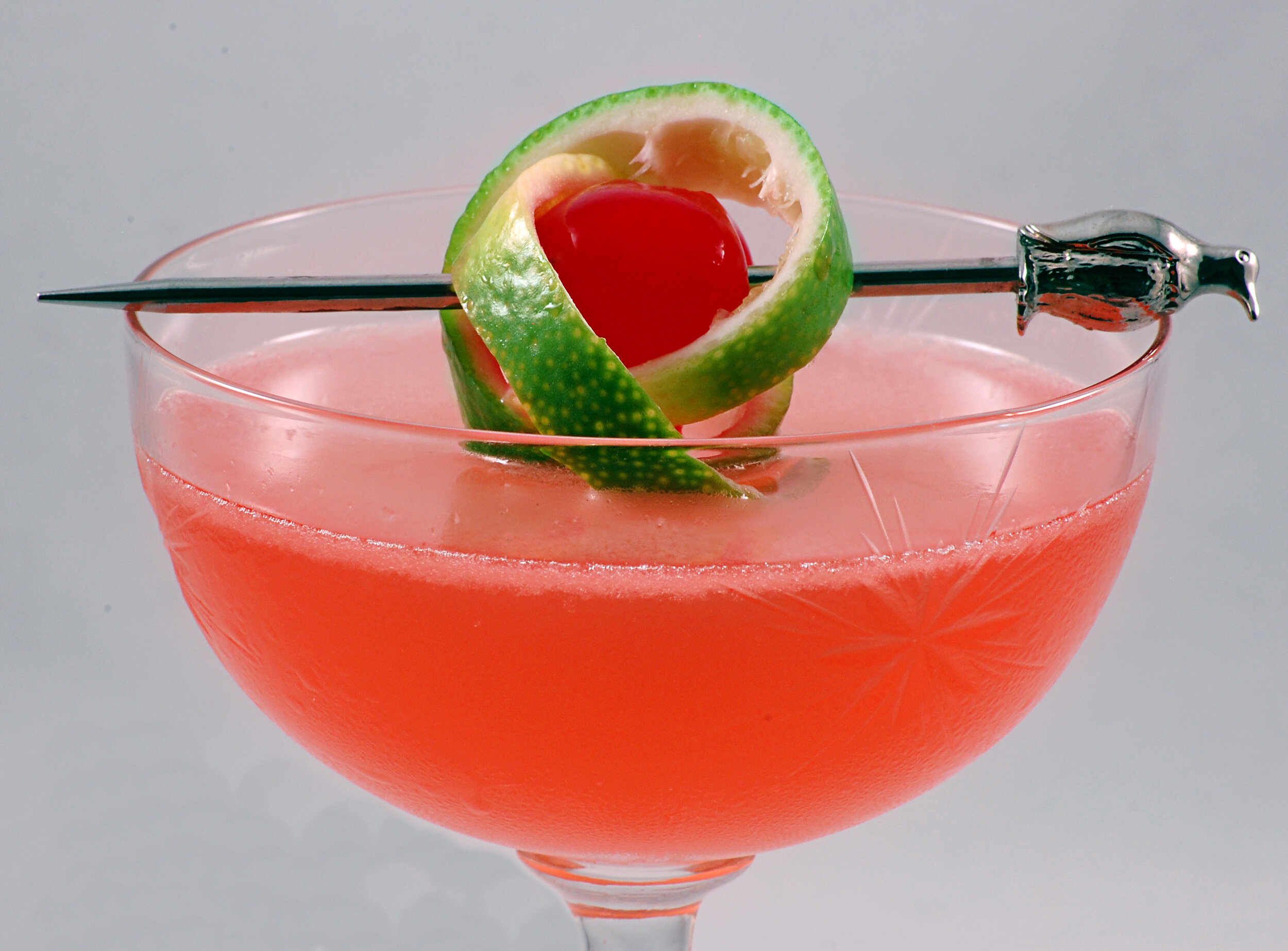 Pink_Lady_with_a_twist_of_lime,_in_a_cocktail_glass.jpg