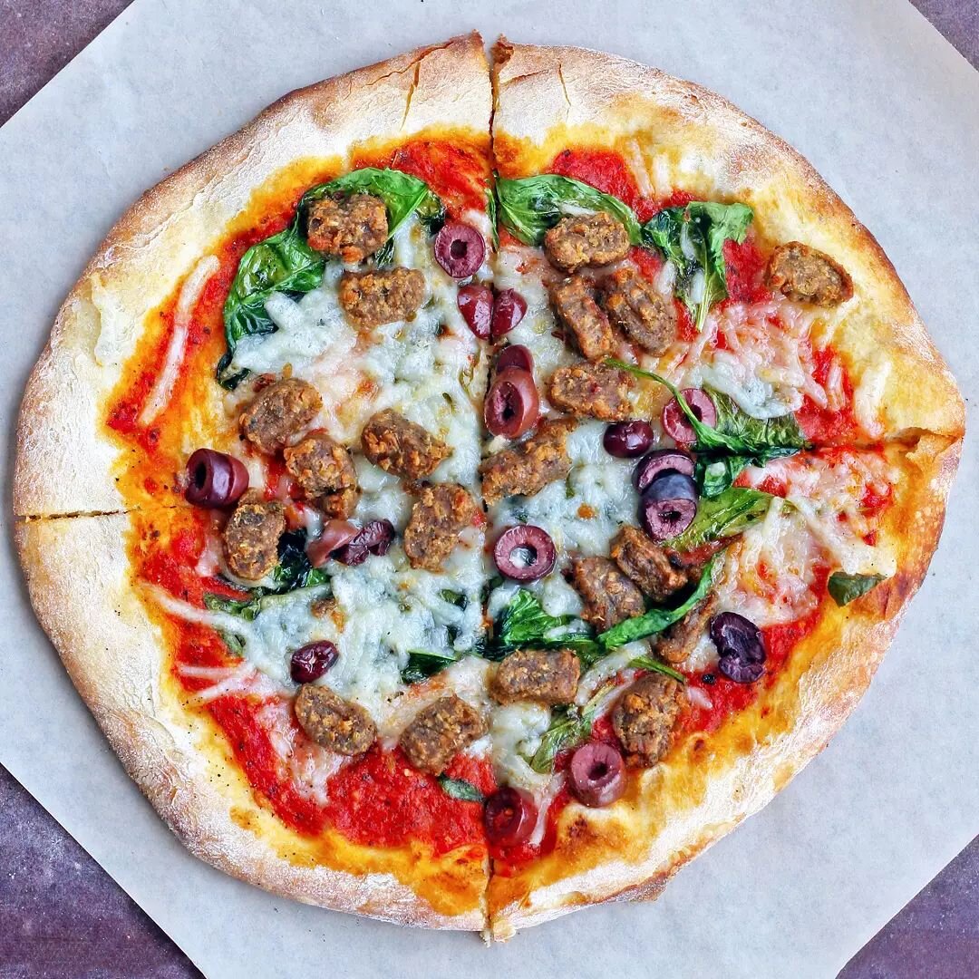 Exciting news everyone!! @cornerstonepieeburg just added the 'Vegan Pie' to their menu, making them the first place in Ellensburg to offer a pizza complete with vegan meat and cheese!! And it's delicious 🤤
.
.
.
#eburgveg #vegbelly #eburgeats #eburg