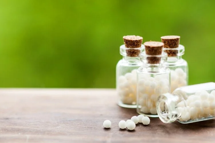 omoiopathitiki-tsimpouri.jpg