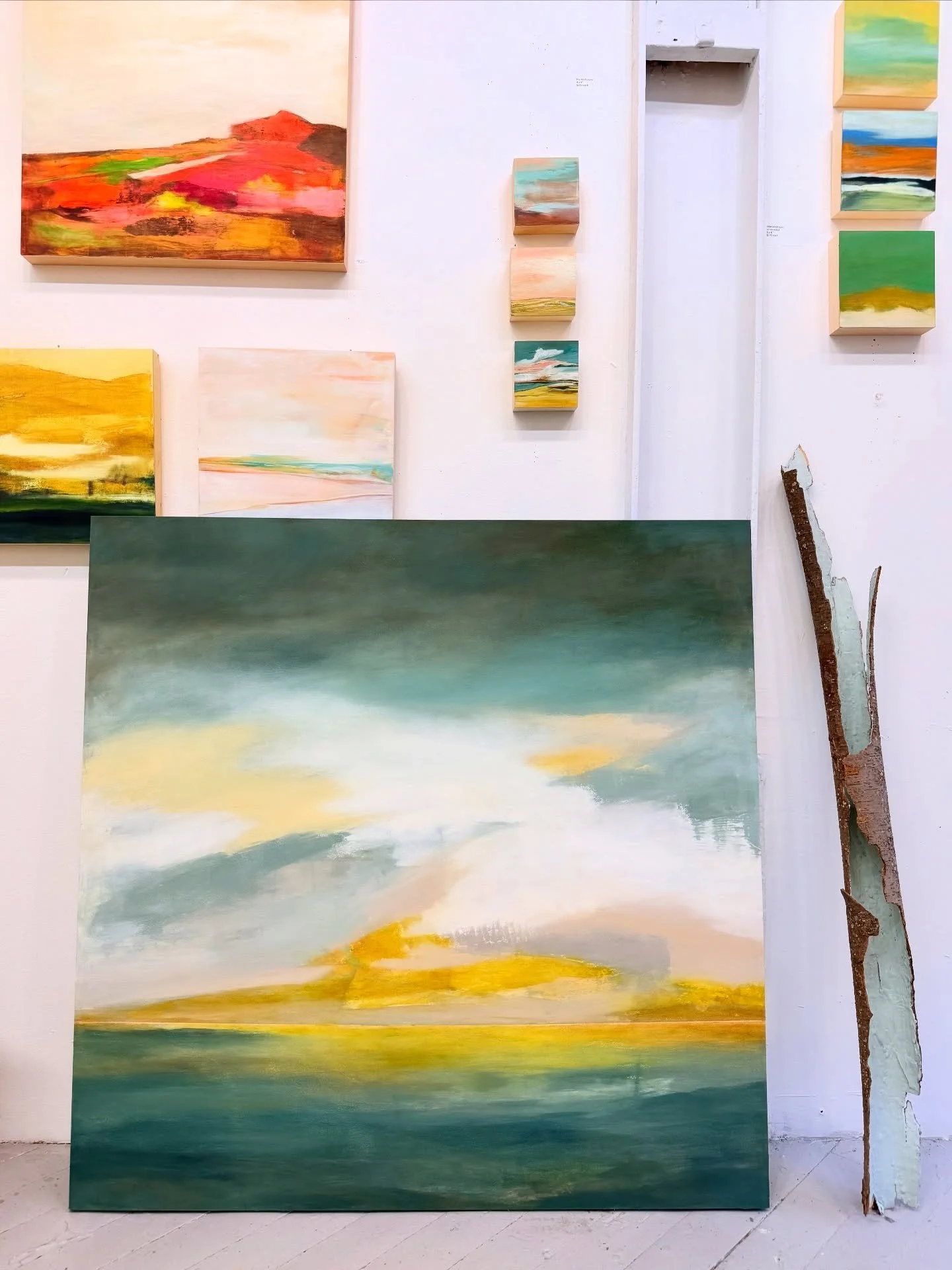This 40 x 40&rdquo; square landscape is just about finished&hellip; I think.
I&rsquo;ll be showing it today at #SoWaSunday 😊

#40x40
#newartwork
#newwork
#abstractlandscape
#sow
#sowaboston
#oilandcoldwax
#coldwax
#coldwaxmedium
#scenesfromthestudio