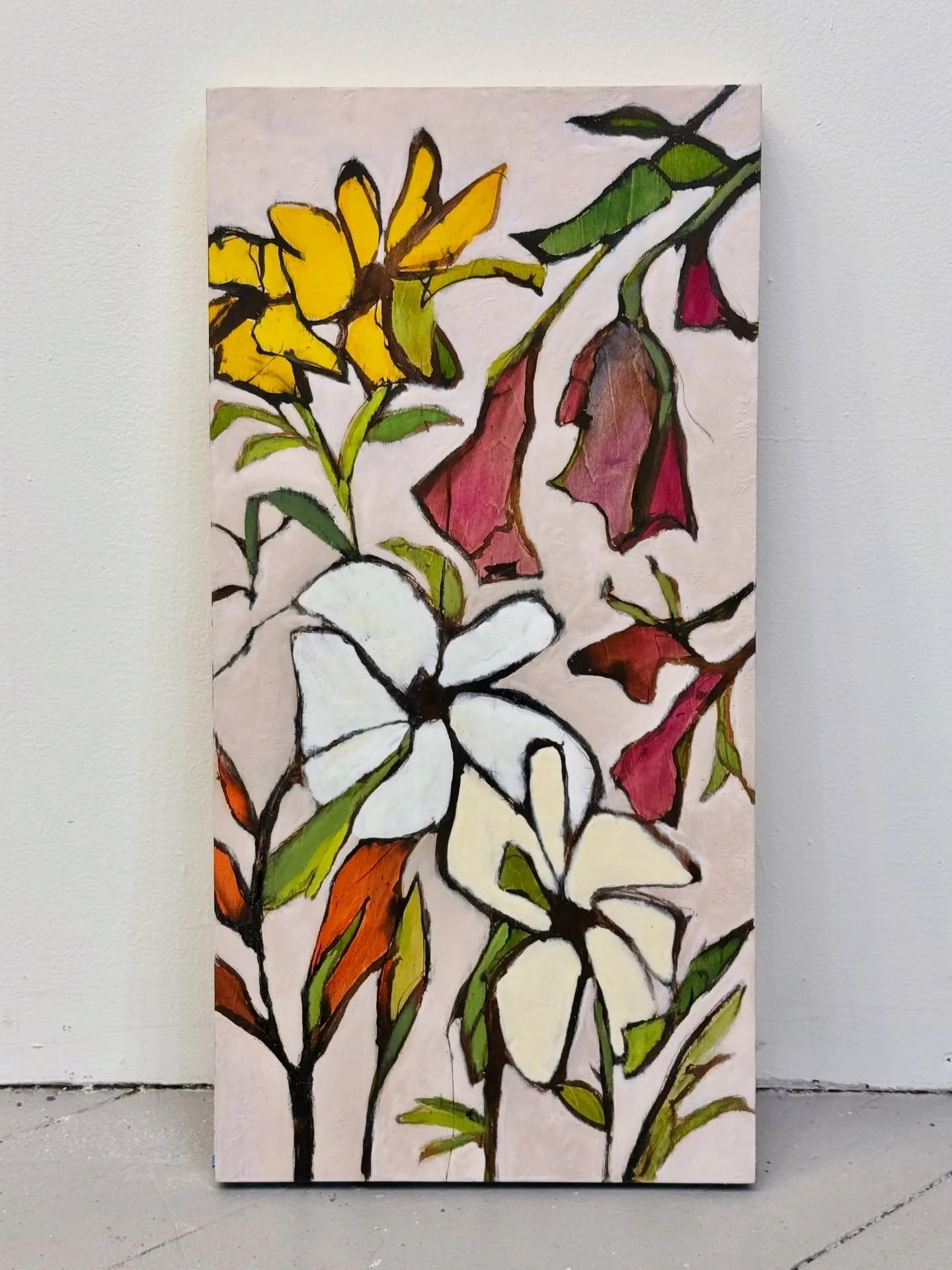 Just put the final torch 🔥 to this encaustic and ink 12x24&rdquo; floral.
I borrowed a palette from a smaller piece I did a few years ago that I absolutely loved. I think I&rsquo;ve fallen in love all over again 🩷

I&rsquo;ll be open the next few w