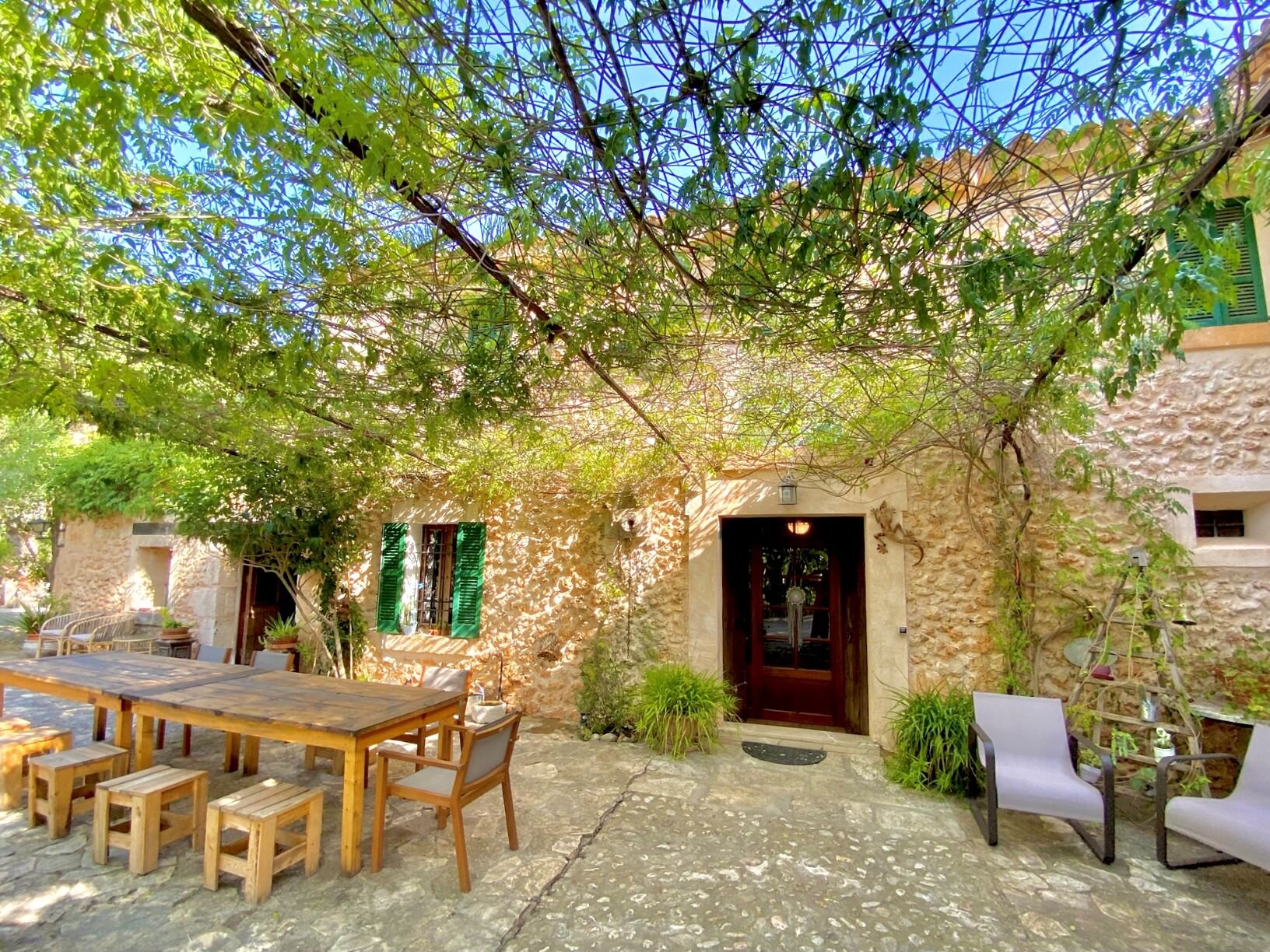 Cooking or grilling together typical Mallorca products and enjoying the patio in the evening