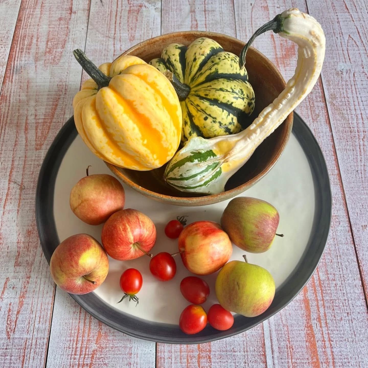 Monday afternoon artistic endeavours at the Gardeners' House...It's been a little while since I've posted about the GH, but I'm still working with this amazing small charity in Penzance.

Every Monday, we welcome people to our Archives for Health ses