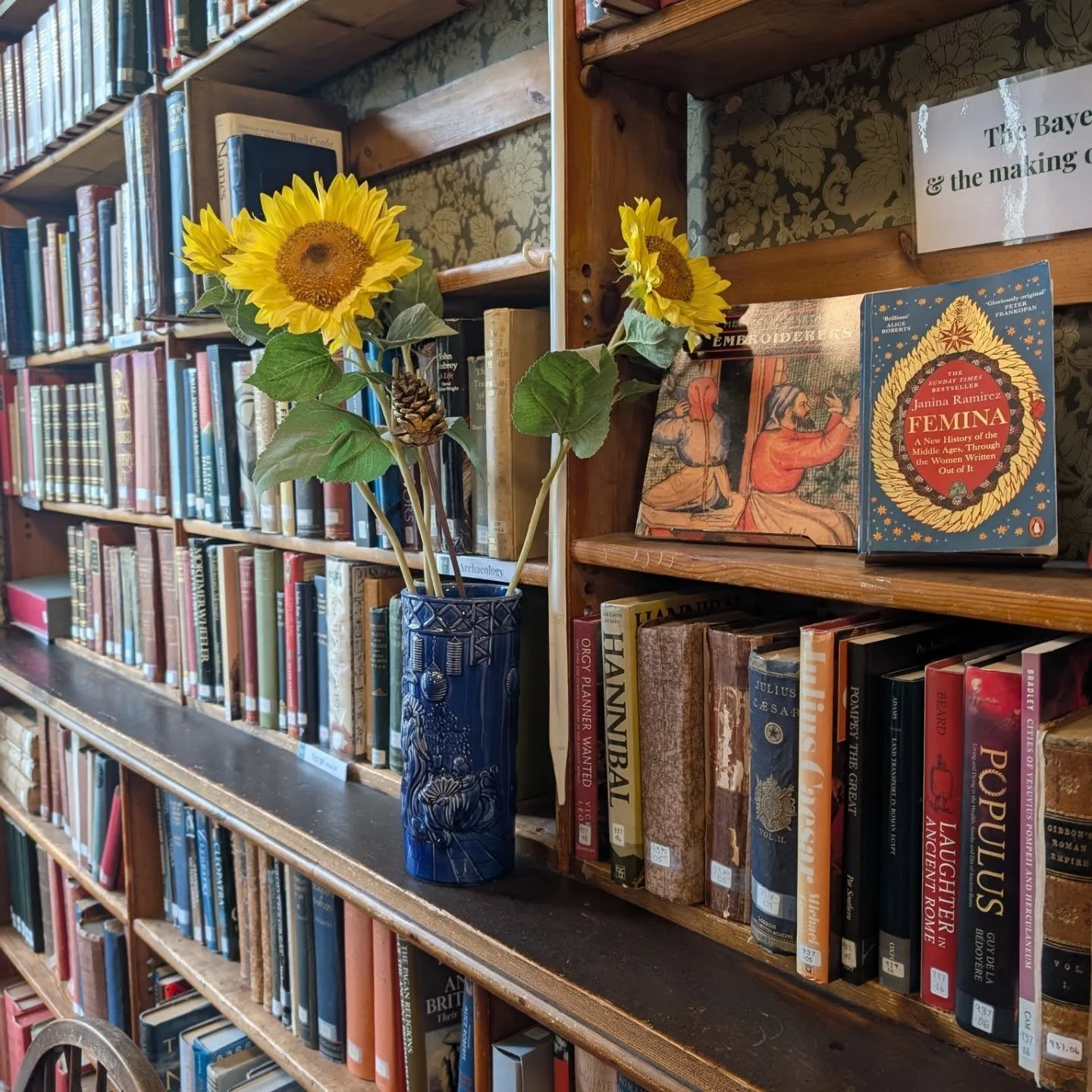Workplace of dreams today at the gorgeous @morrablibrary ... 

Peace, quiet, no meetings all afternoon - just the rustle of pages turning, the sounds of other people industriously tapping away on their laptops or sketching away and the gorgeous views