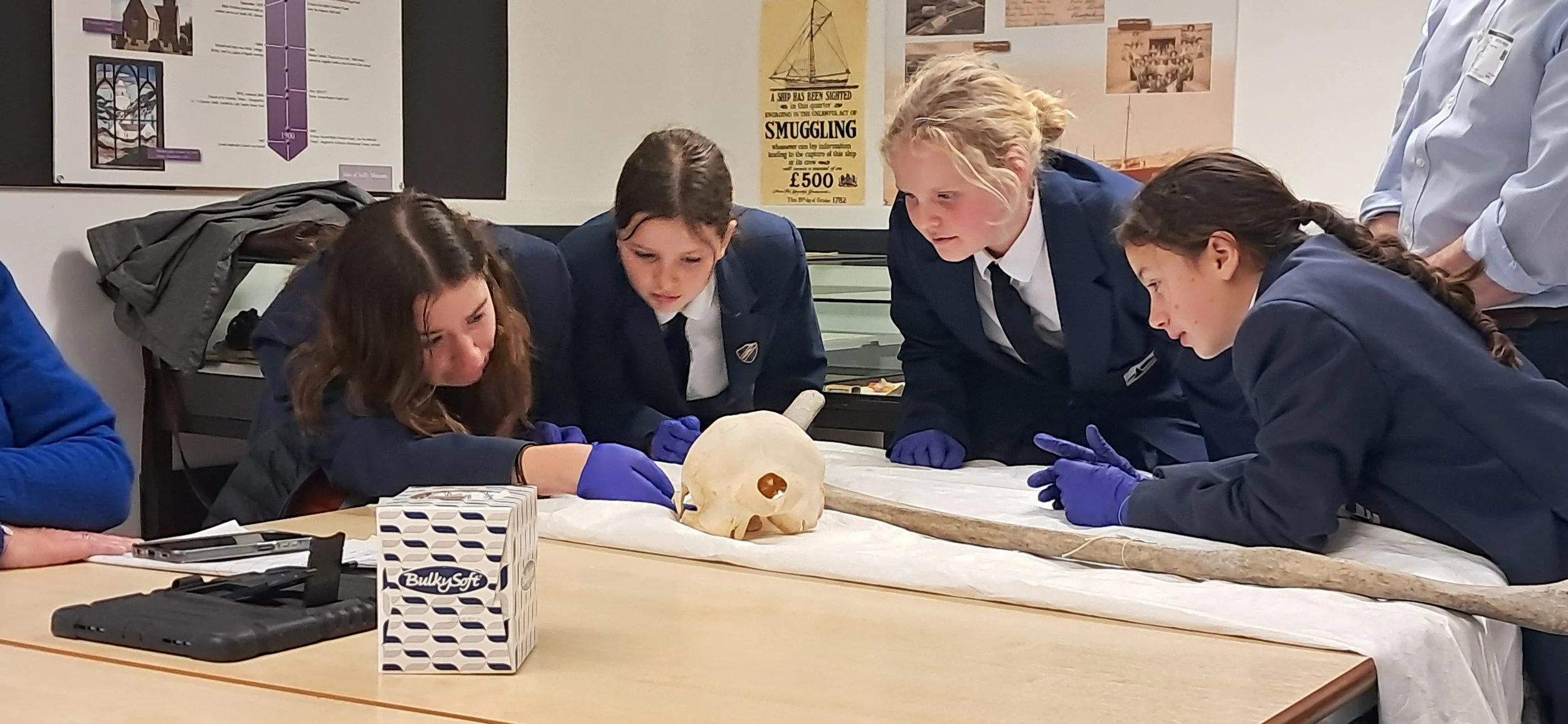 Young Curators 2.jpg