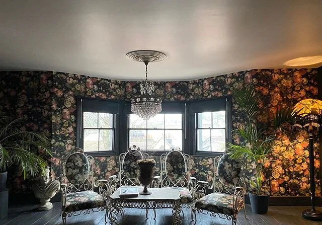 A Midnight Garden bedroom 🖤 @louisebrowninteriors @chrisjonesdecor more pics to follow...
.
.
.
@houseofhackney #houseofhackney #midnightgarden #darkflorals #bedroomgoals #bedroomdesign #bedroomstyling #interiors #interiorstyling #featurewalls #dark