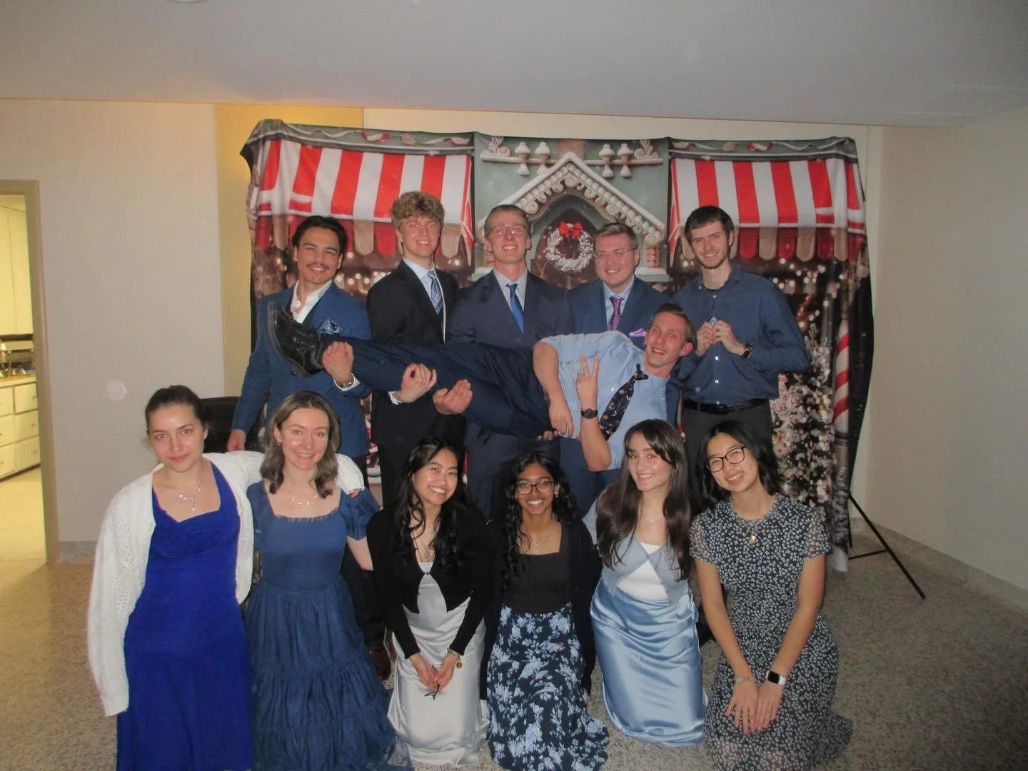 BETHLEHEM BANQUET DUMP 🎄

1-3) teams blue, red &amp; black (we didn&rsquo;t plan this btw)
4) OUR CO-PREZ&rsquo;S 🥹🥹
5-8) toilet paper costume contest &amp; our winners🤴
11-17) 🕺🕺
18) best dancer award winners (+ erin)
19) exec team &lsquo;25-&