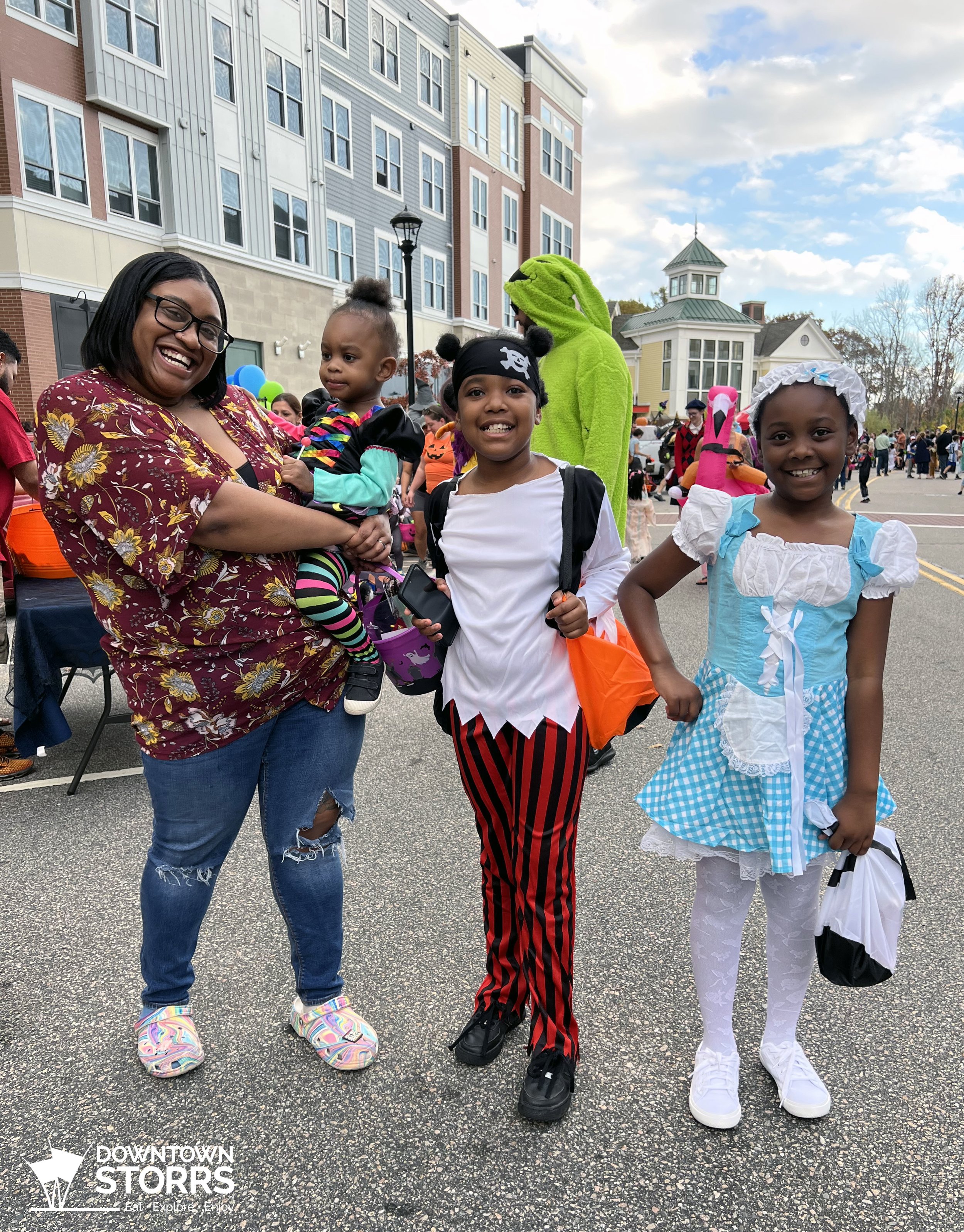 20231028_Halloween_Paterson (54)_happy family_dorothy.jpg